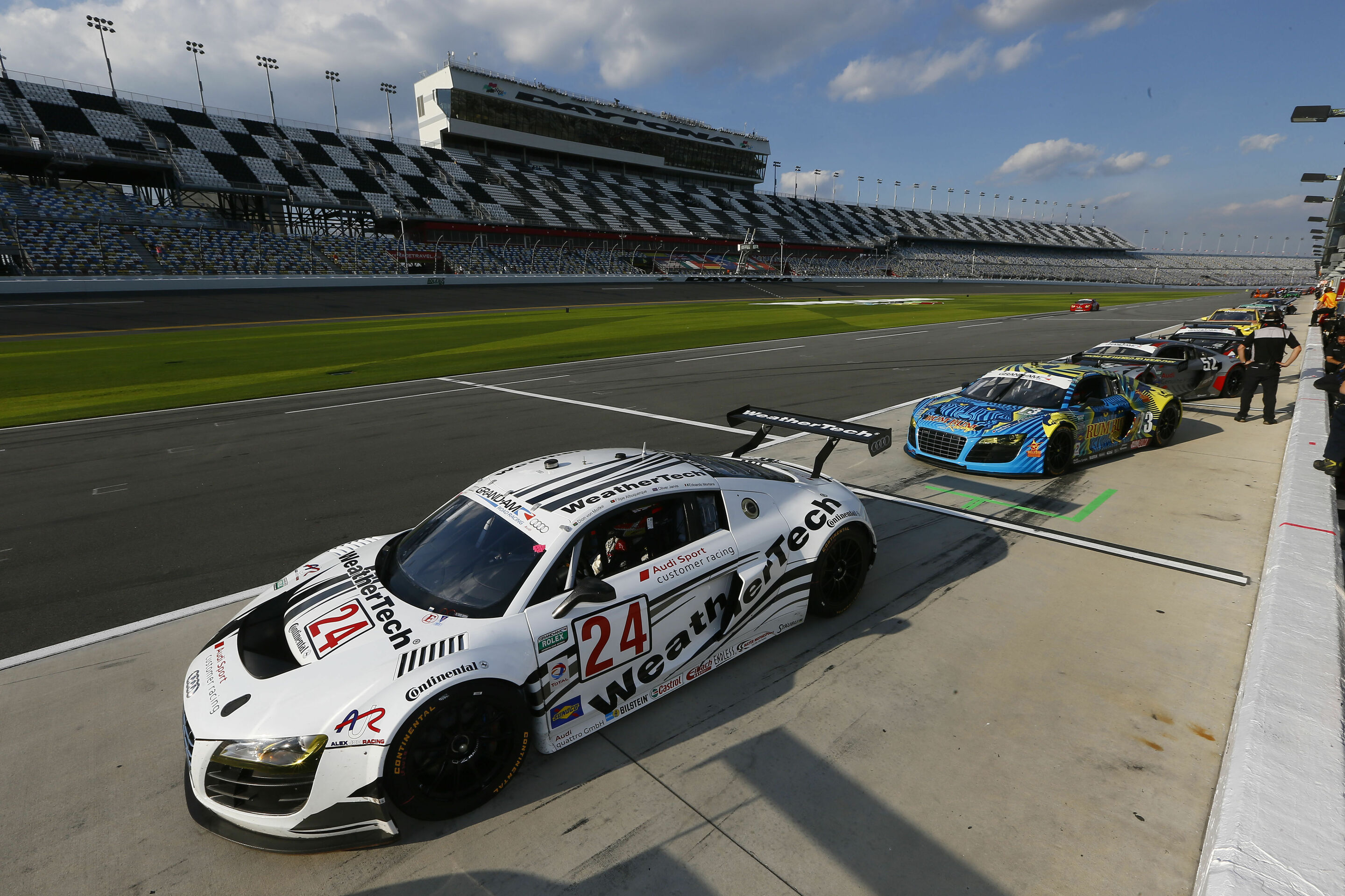 Audi in Daytona in Startreihe drei - Der beste Audi R8 GRAND-AM startet aus der dritten Reihe in das 24-Stunden-Rennen in Daytona (Florida). Schnellster Pilot der Audi-Kundenteams im Zeittraining war Filipe Albuquerque.