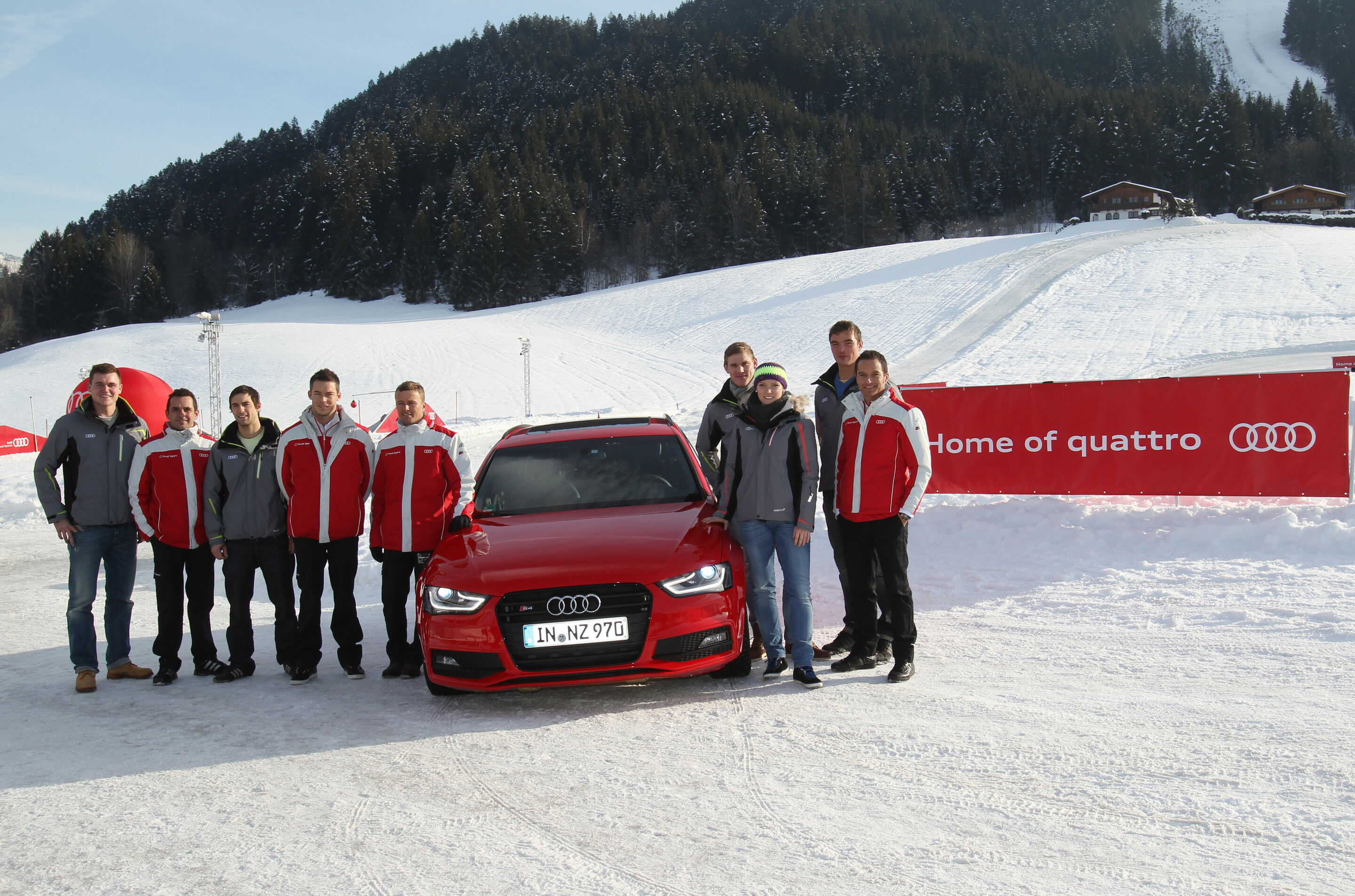 Von links: Andreas Kufner, Benoît Tréluyer, Hannes Aigner, André Lotterer, Marcel Fässler, Karl Schulze, Helena Fromm, Tim Grohmann und Timo Scheider