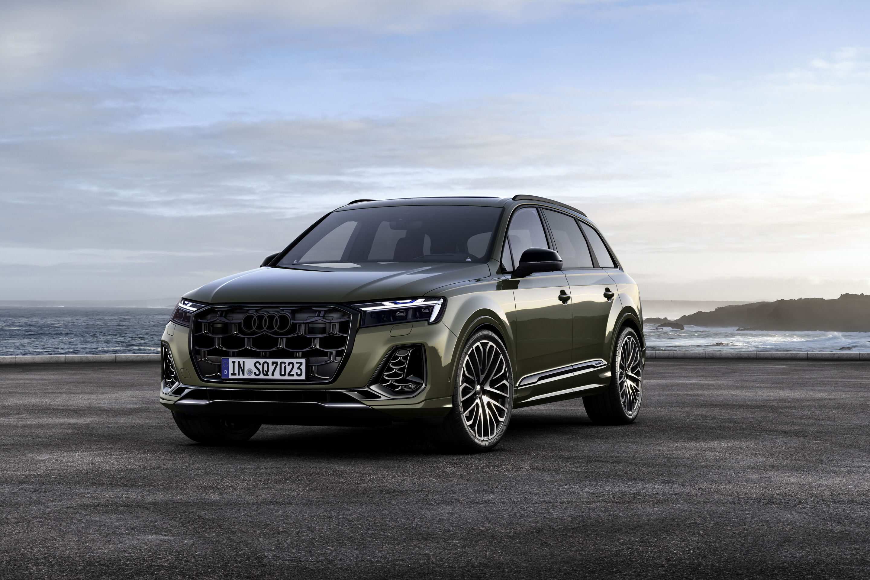 Audi SQ7 TFSI (until 2026) - Static photo,
Colour: Oak green pearl effect
