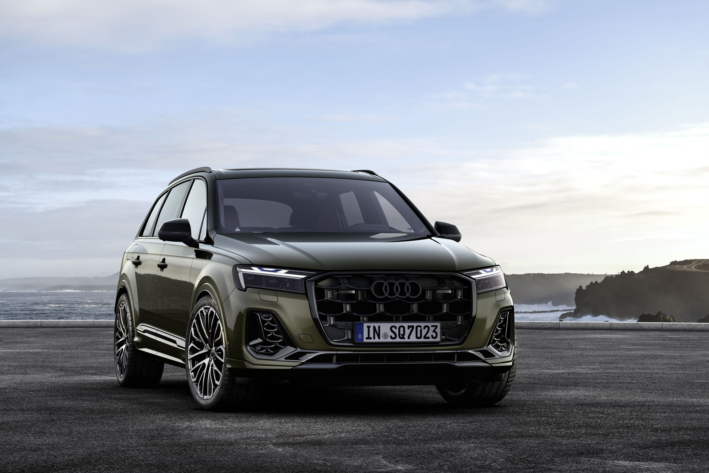 Audi SQ7 TFSI (until 2026) - Static photo,
Colour: Oak green pearl effect