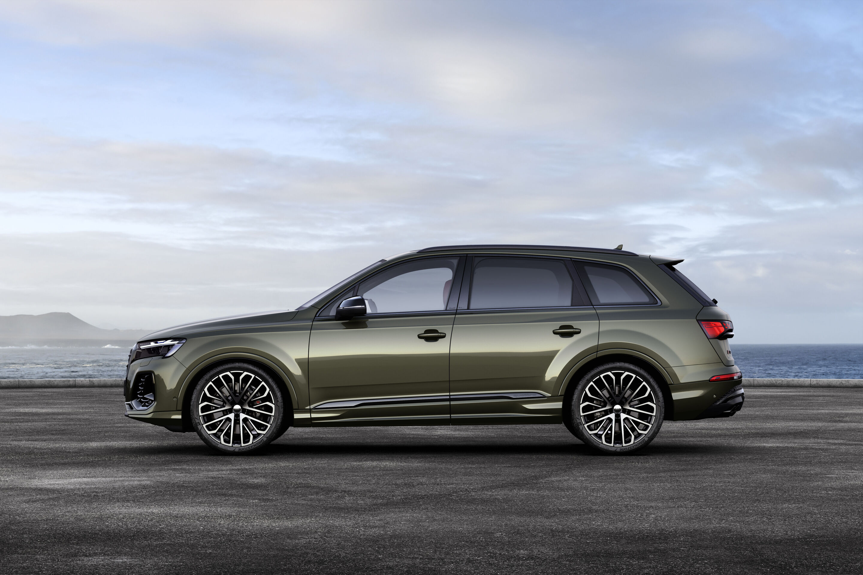 Audi SQ7 TFSI (until 2026) - Static photo, 
Colour: Oak green pearl effect