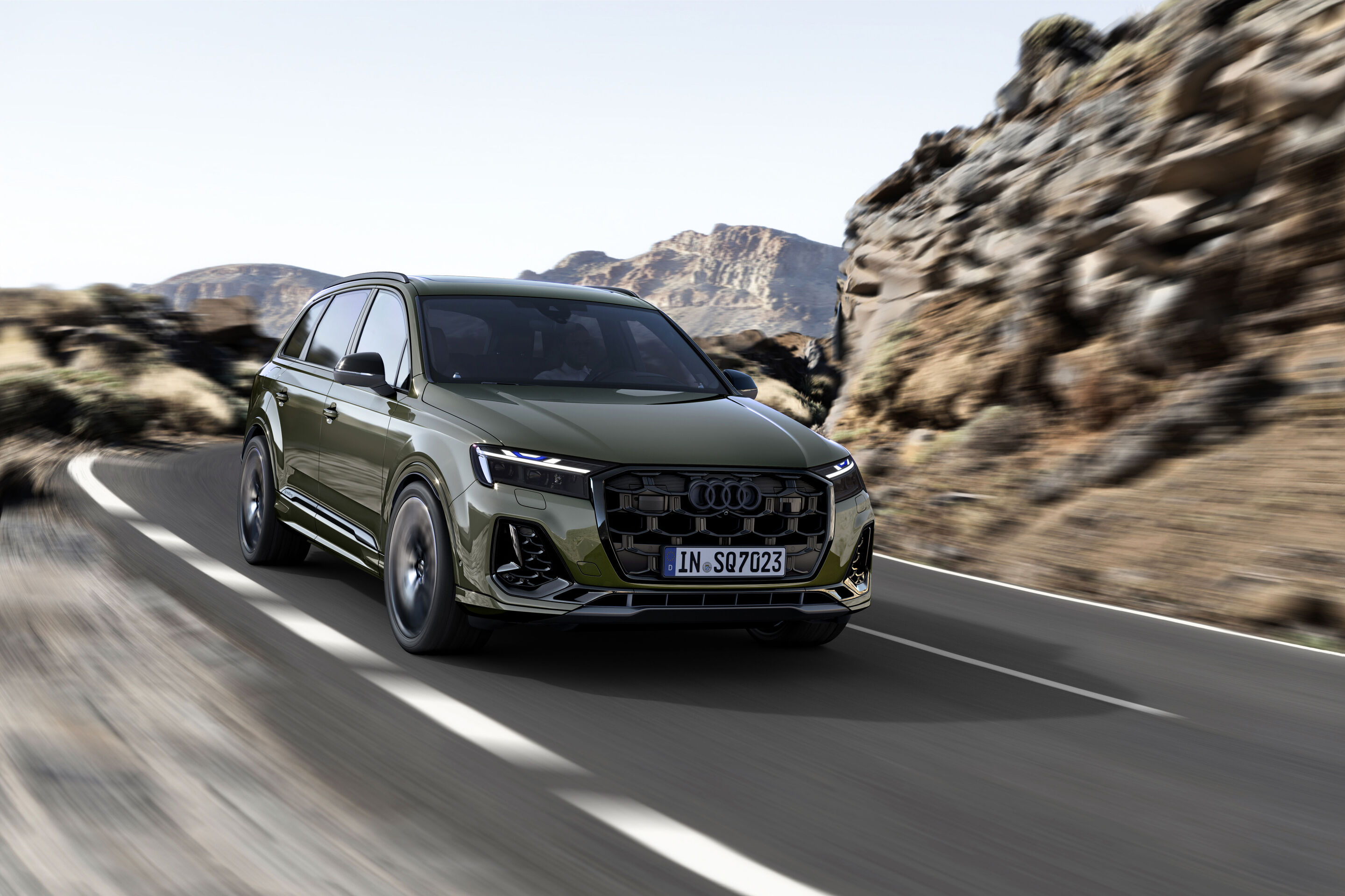 Audi SQ7 TFSI (until 2026) - Dynamic photo, 
Colour: Oak green pearl effect