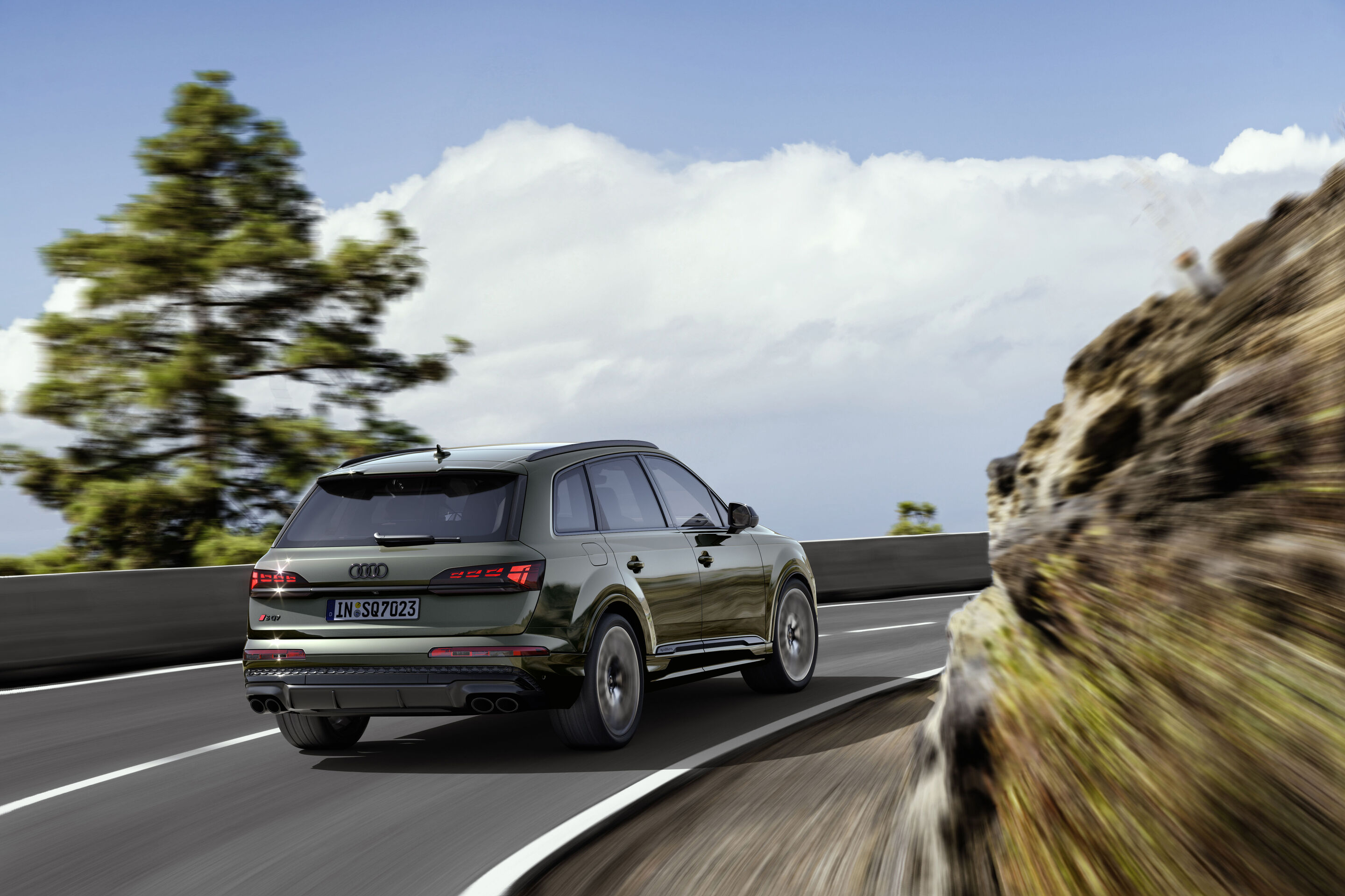 Audi SQ7 TFSI (until 2026) - Dynamic photo, 
Colour: Oak green pearl effect