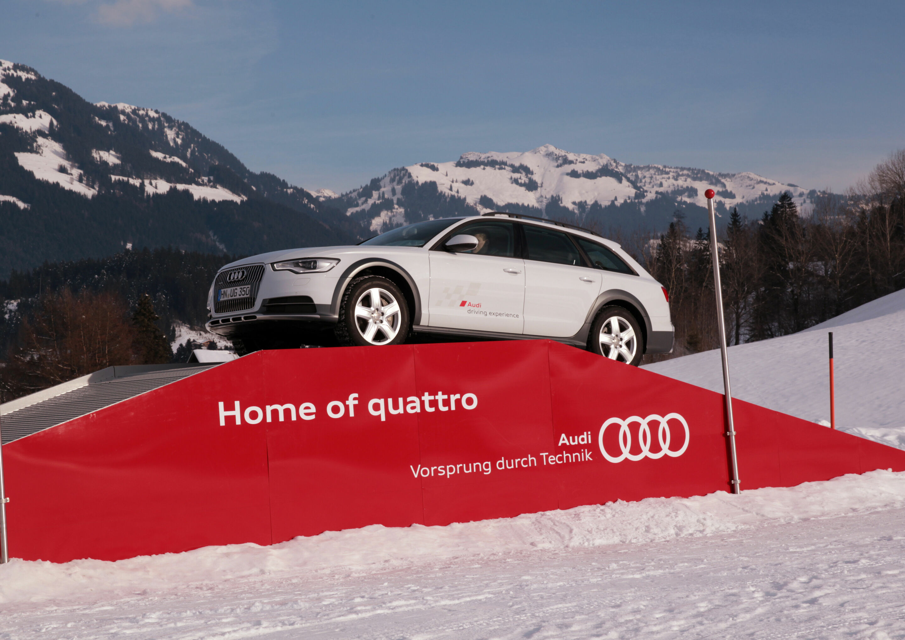 Als Olympia-Partner des Deutschen Olympischen Sportbundes (DOSB) hatte Audi Medaillengewinner zu einer Audi driving experience im Vorfeld des Hahnenkamm-Wochenendes eingeladen
