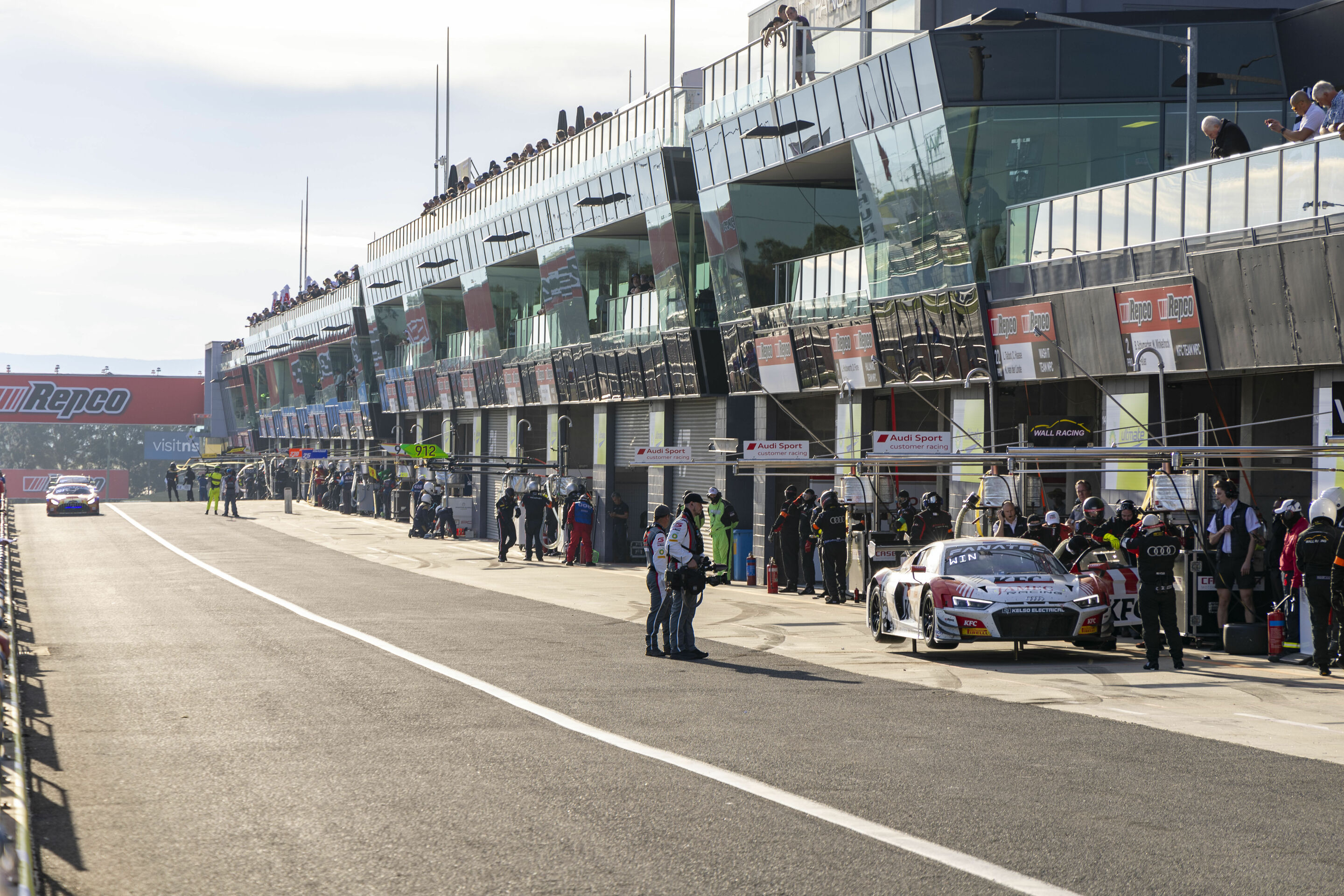 12h Bathurst 2024 - Audi R8 LMS #2 (KFC Team MPC), Ricardo Feller/Brad Schumacher/Markus Winkelhock