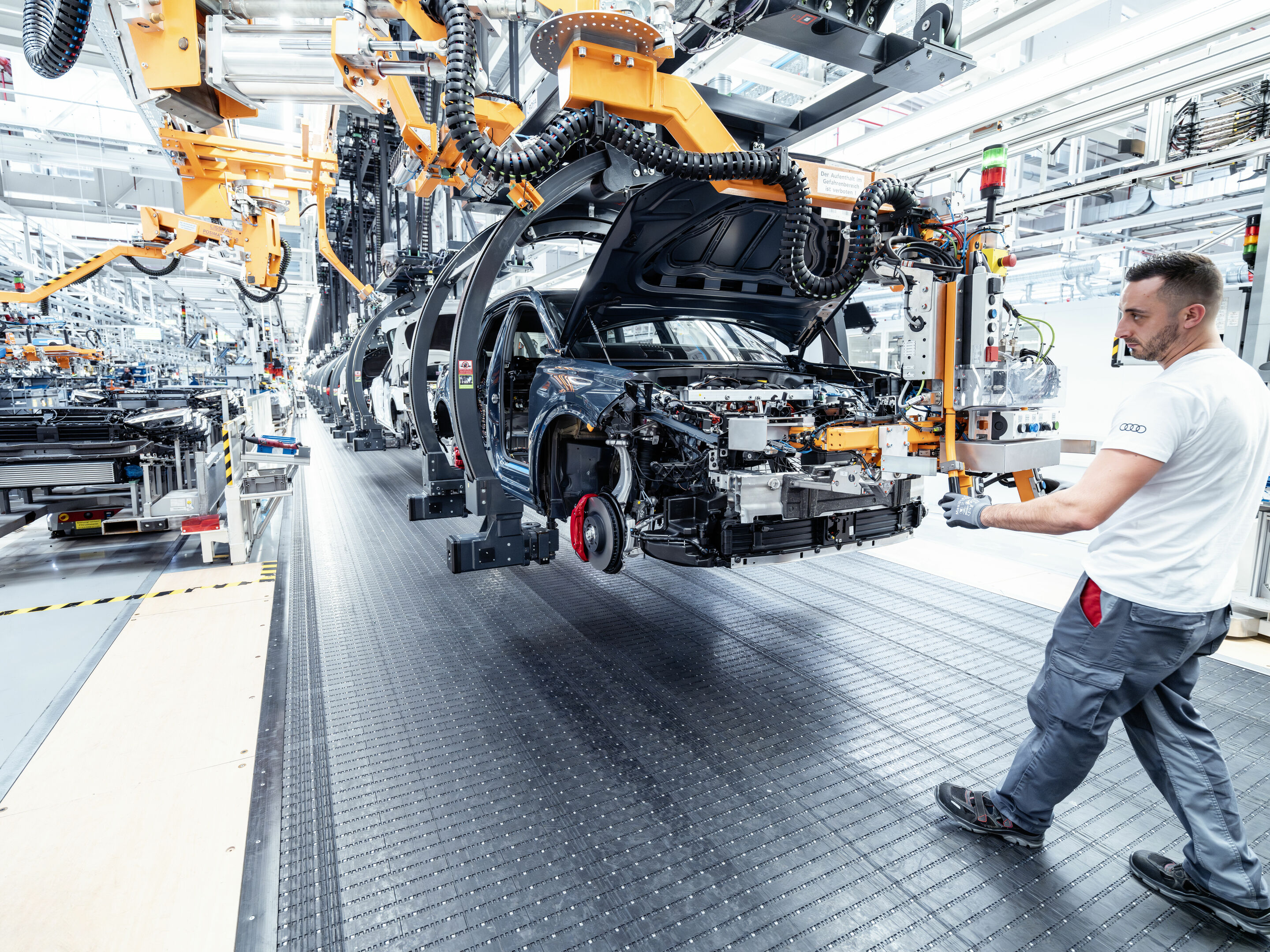Production Audi Q6 e-tron at the Ingolstadt site - The front end is assembled on the production line.