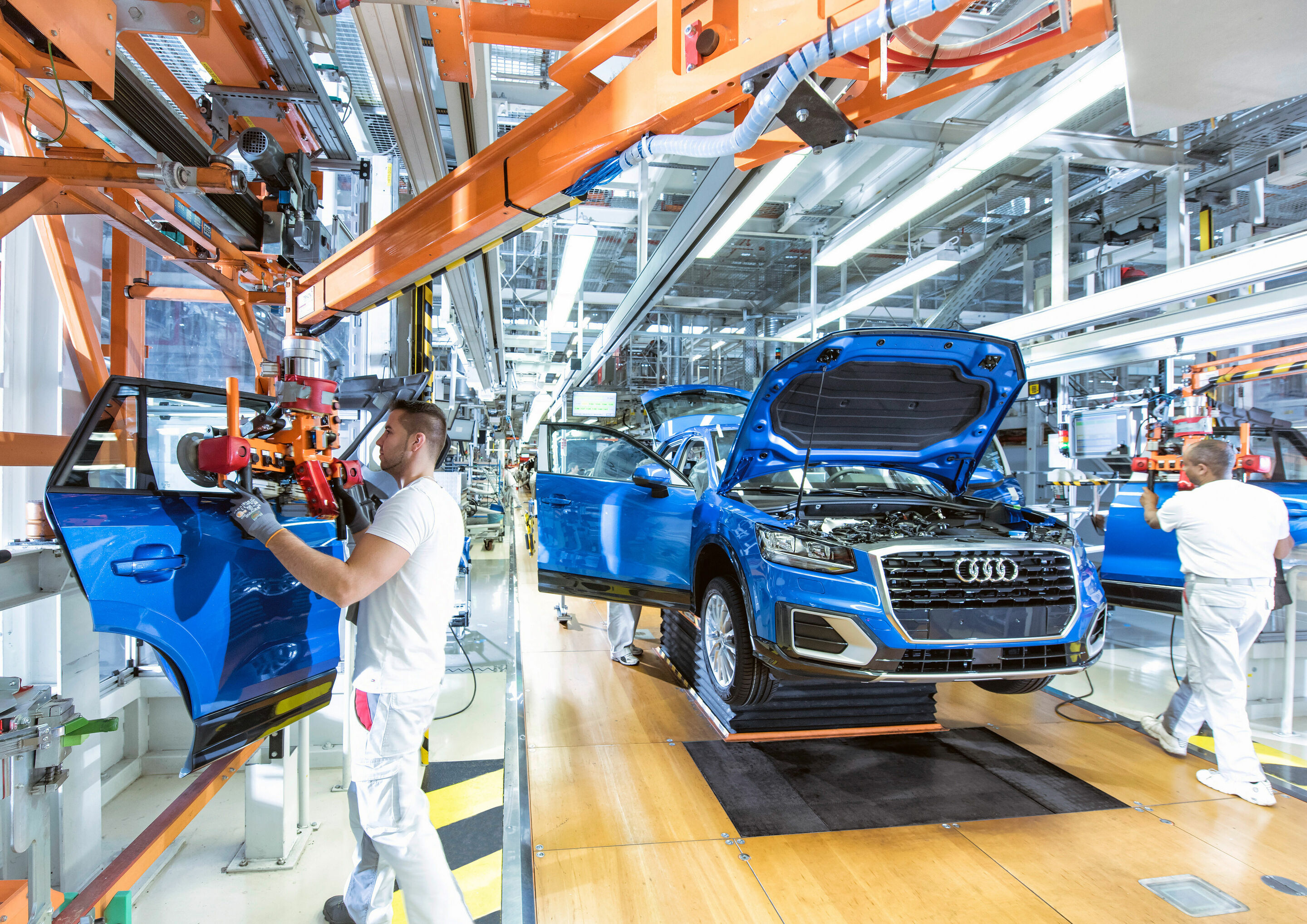 Faszination Produktion in Bildern im Audi Programmkino - In einem 15-minütigen Film erfahren Teilnehmende im Audi Programmkino interessante Fakten zur Produktion bei Audi.
