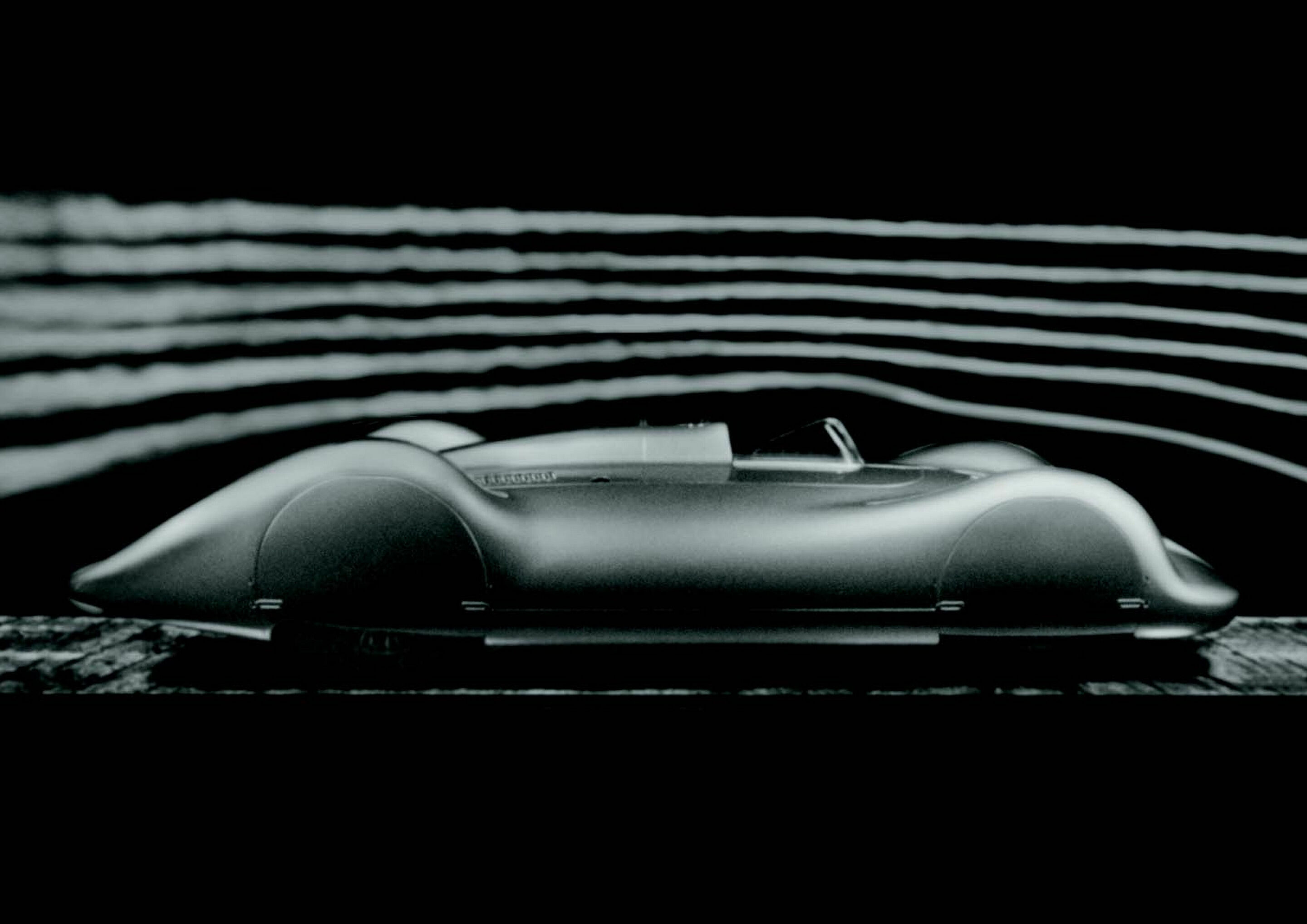 Sonderausstellung: Windschnittig – Aerodynamik und Automobil von 1900 bis 1945 - Die Sonderausstellung „Windschnittig“ im Audi museum mobile widmet sich den Anfängen der aerodynamischen Konzepte im Automobilbau.
