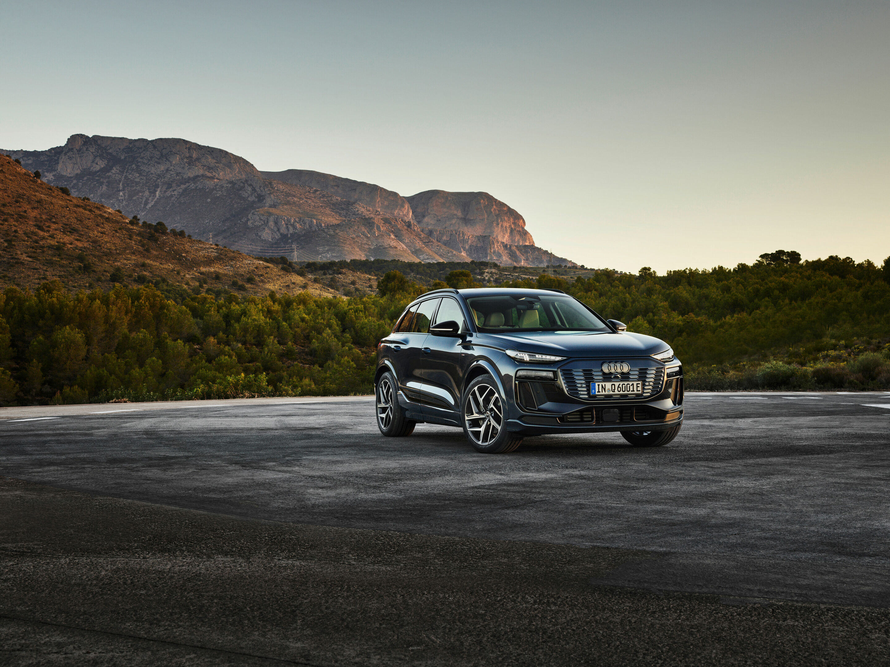 Audi Q6 e-tron quattro - Static photo, 
Colour: Plasma blue metallic