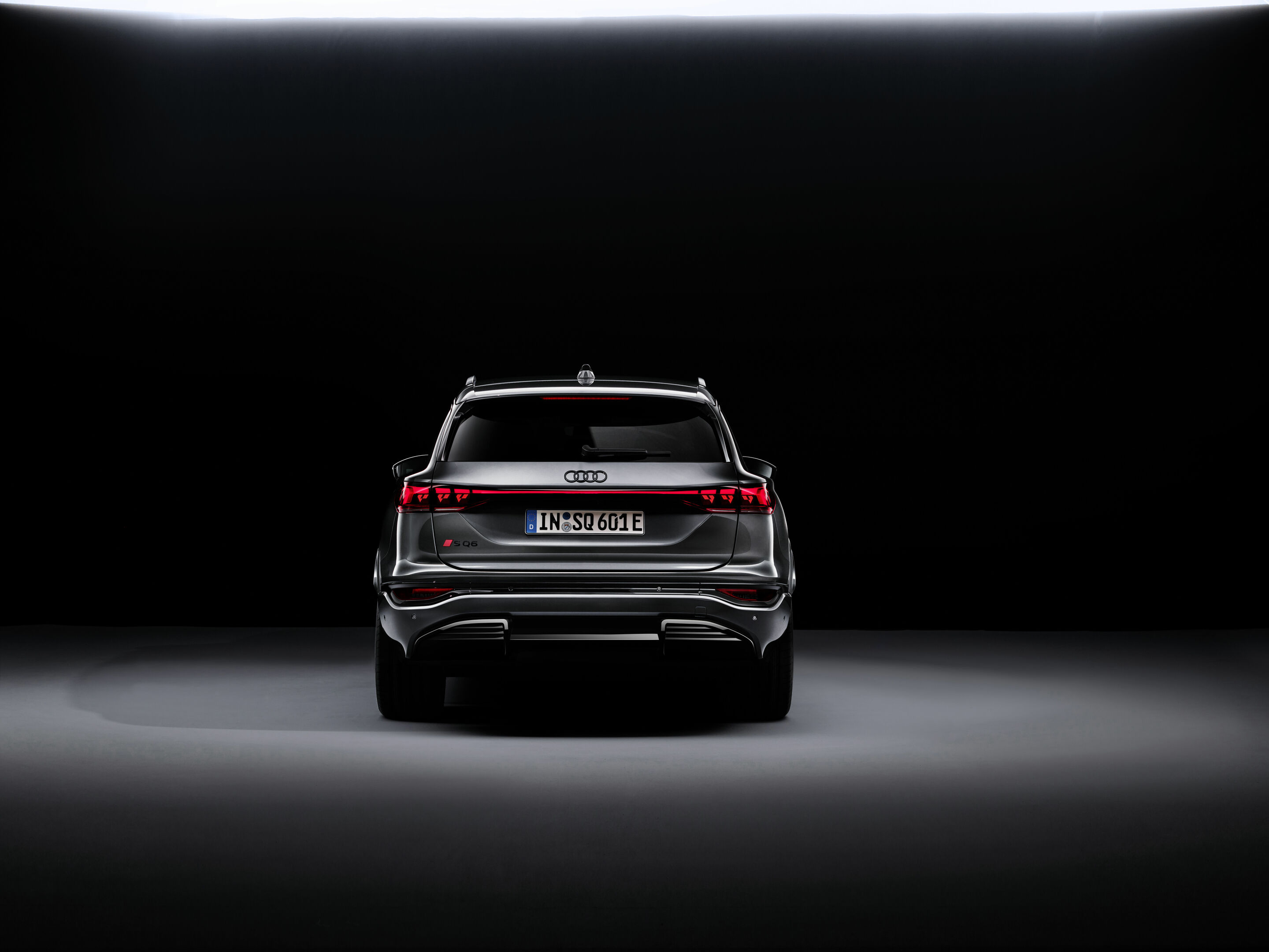 Audi SQ6 e-tron - Standaufnahme,
Farbe: Daytonagrau Perleffekt