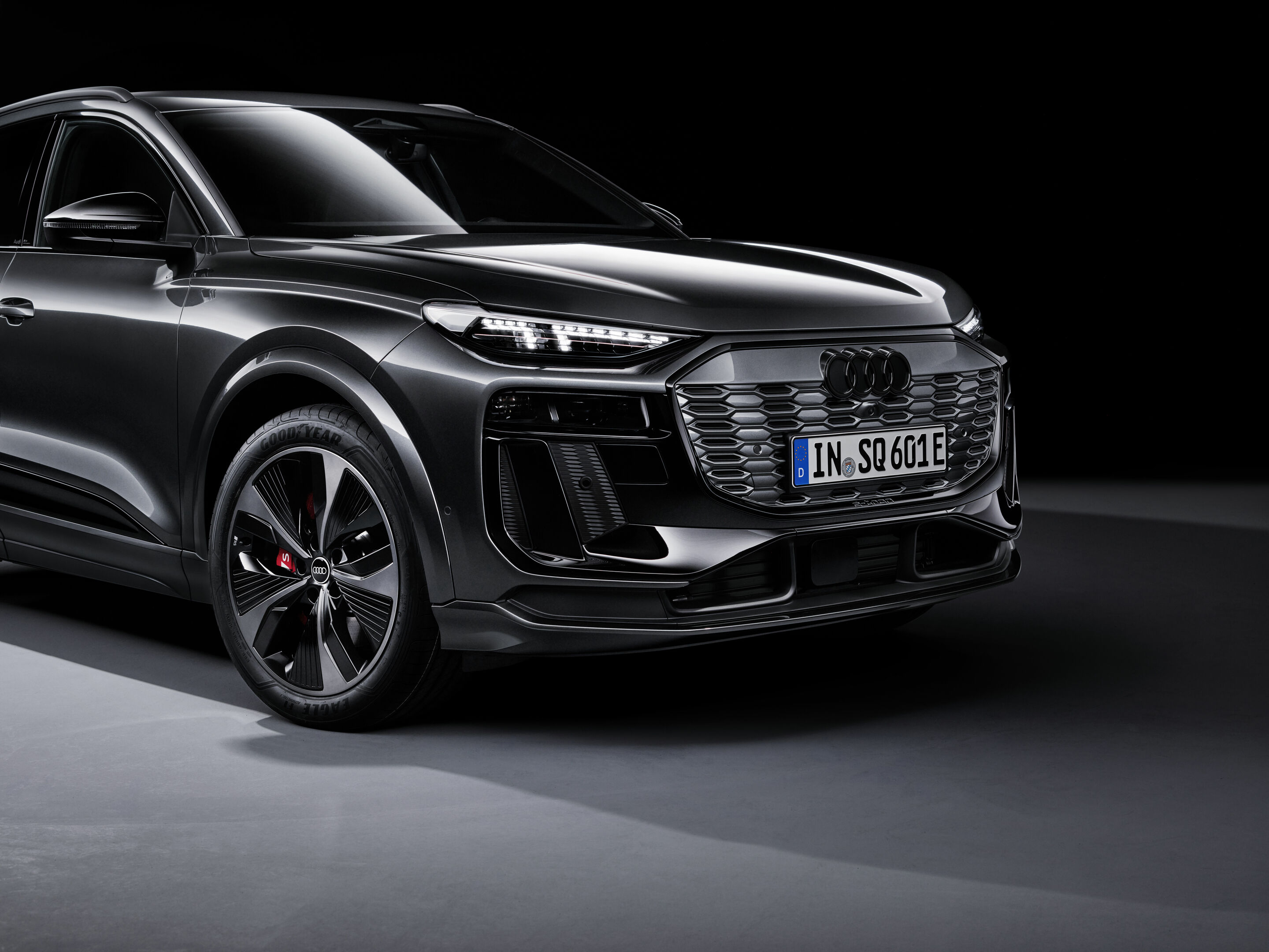 Audi SQ6 e-tron - Standaufnahme,
Farbe: Daytonagrau Perleffekt