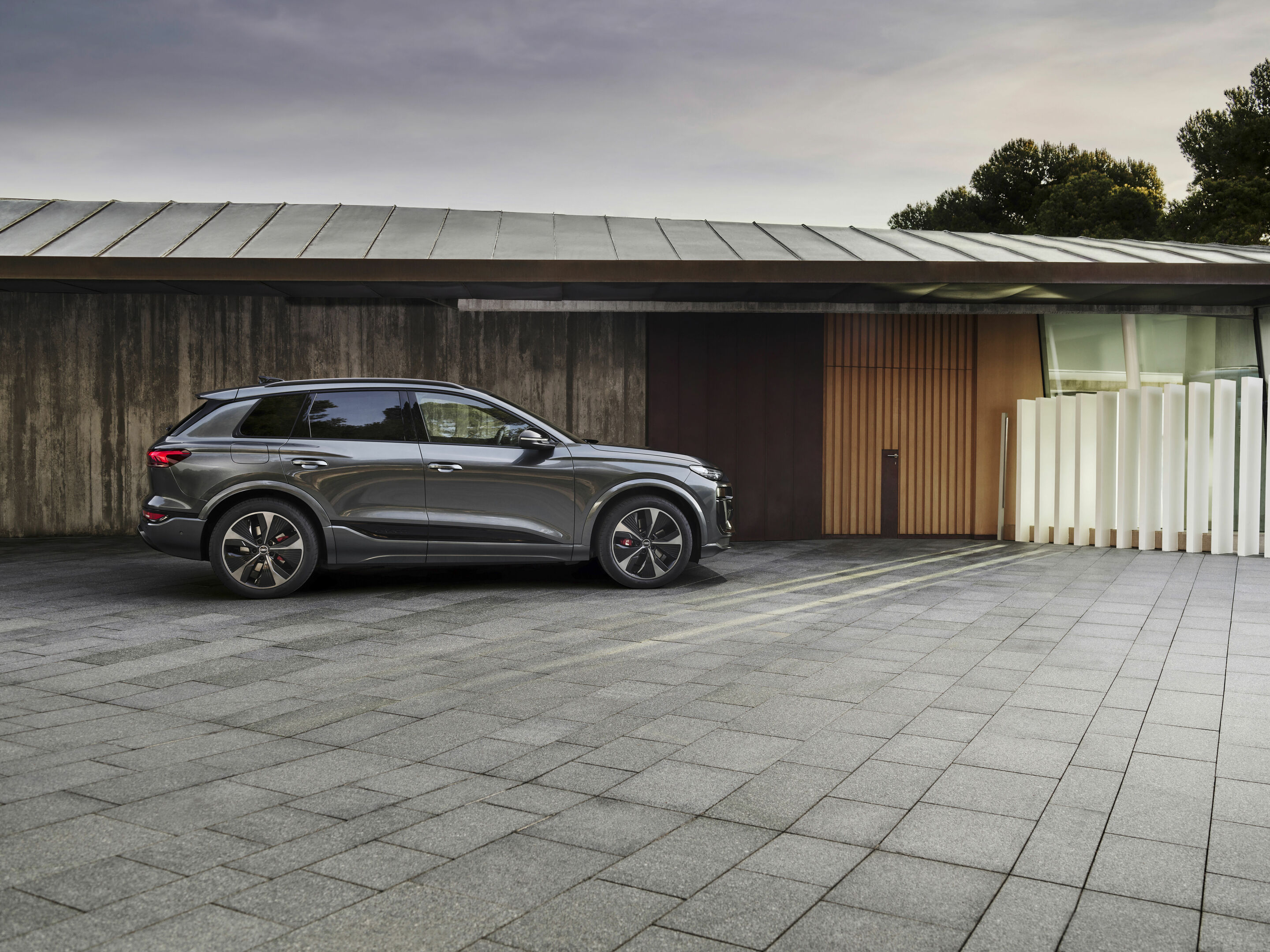 Audi SQ6 e-tron - Standaufnahme,
Farbe: Daytonagrau Perleffekt