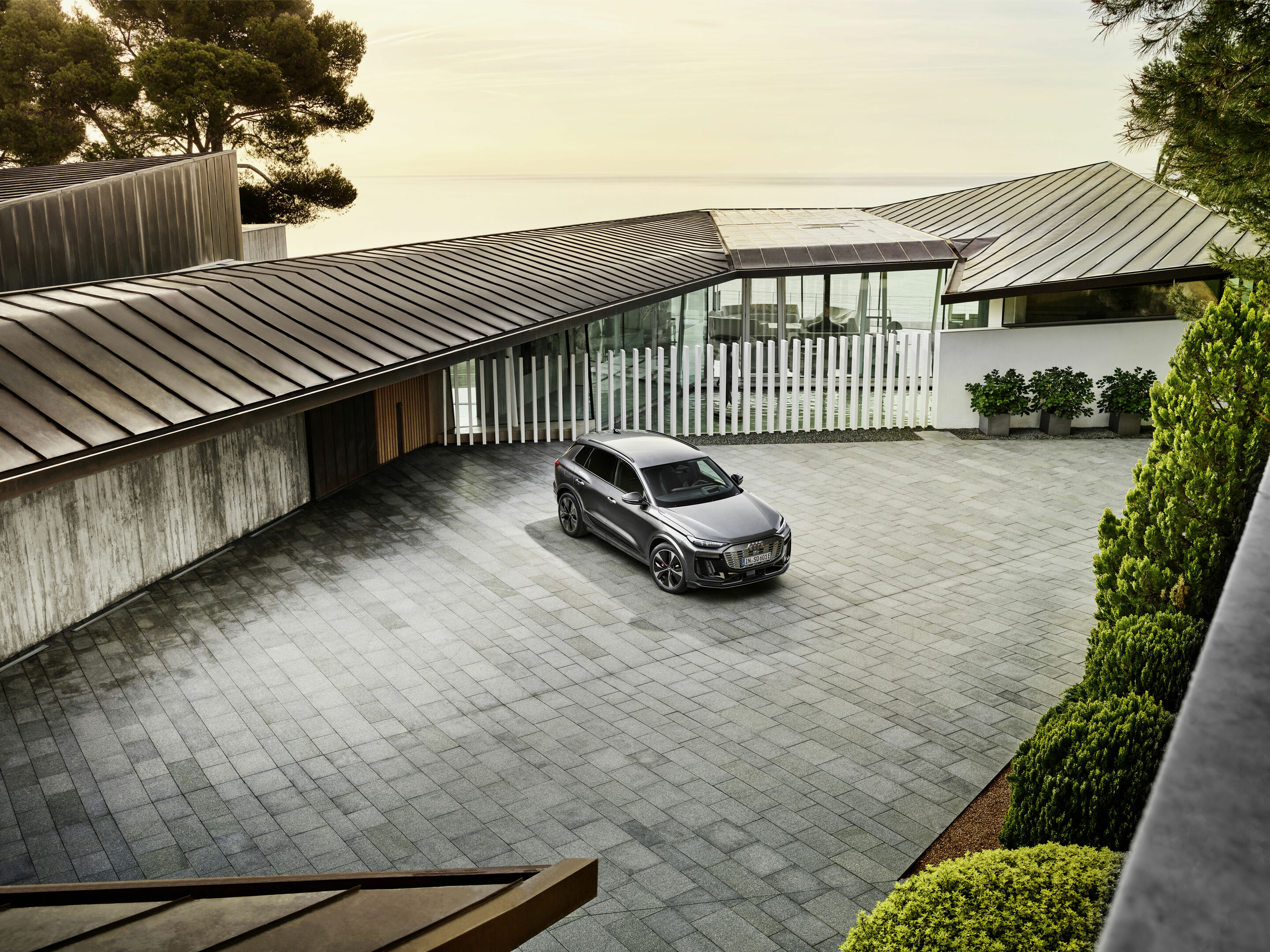 Audi SQ6 e-tron - Standaufnahme,
Farbe: Daytonagrau Perleffekt