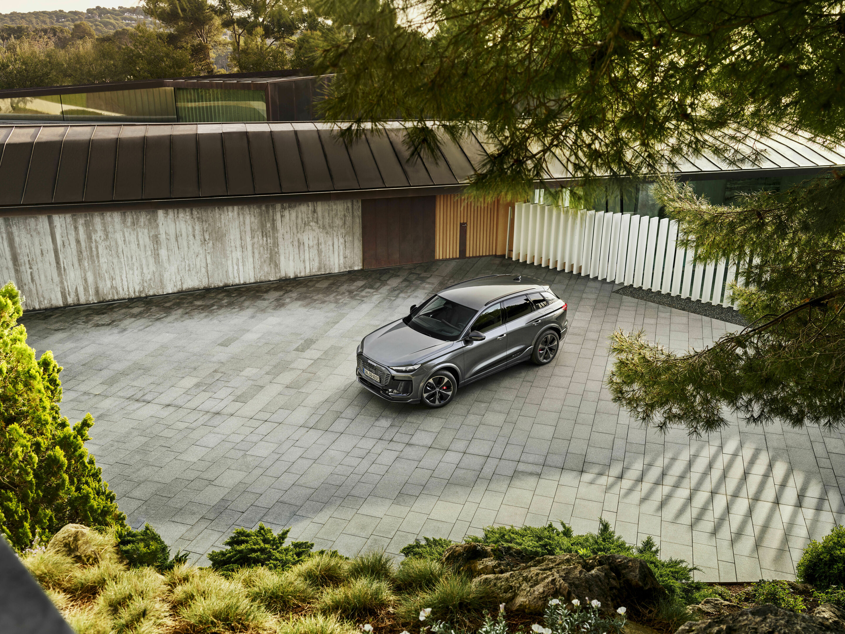Audi SQ6 e-tron - Standaufnahme,
Farbe: Daytonagrau Perleffekt