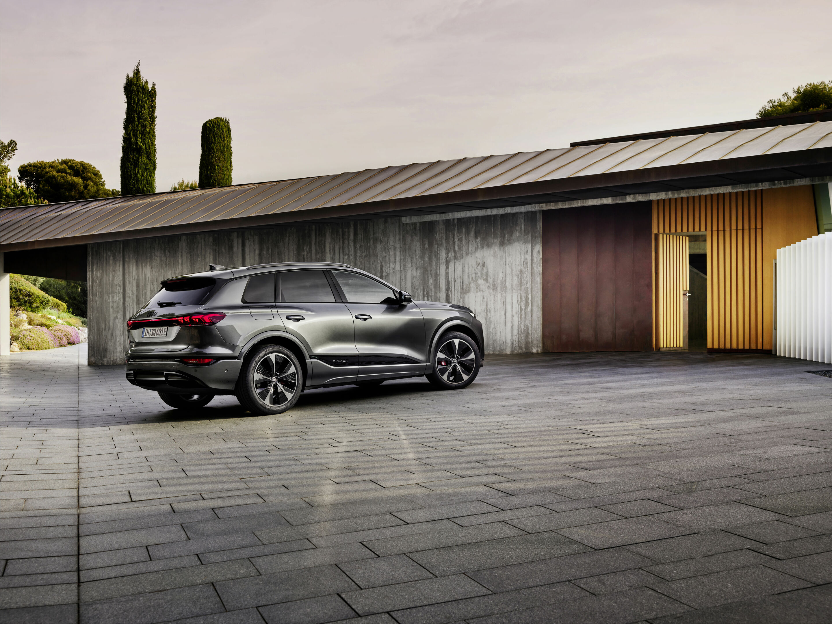 Audi SQ6 e-tron - Standaufnahme,
Farbe: Daytonagrau Perleffekt