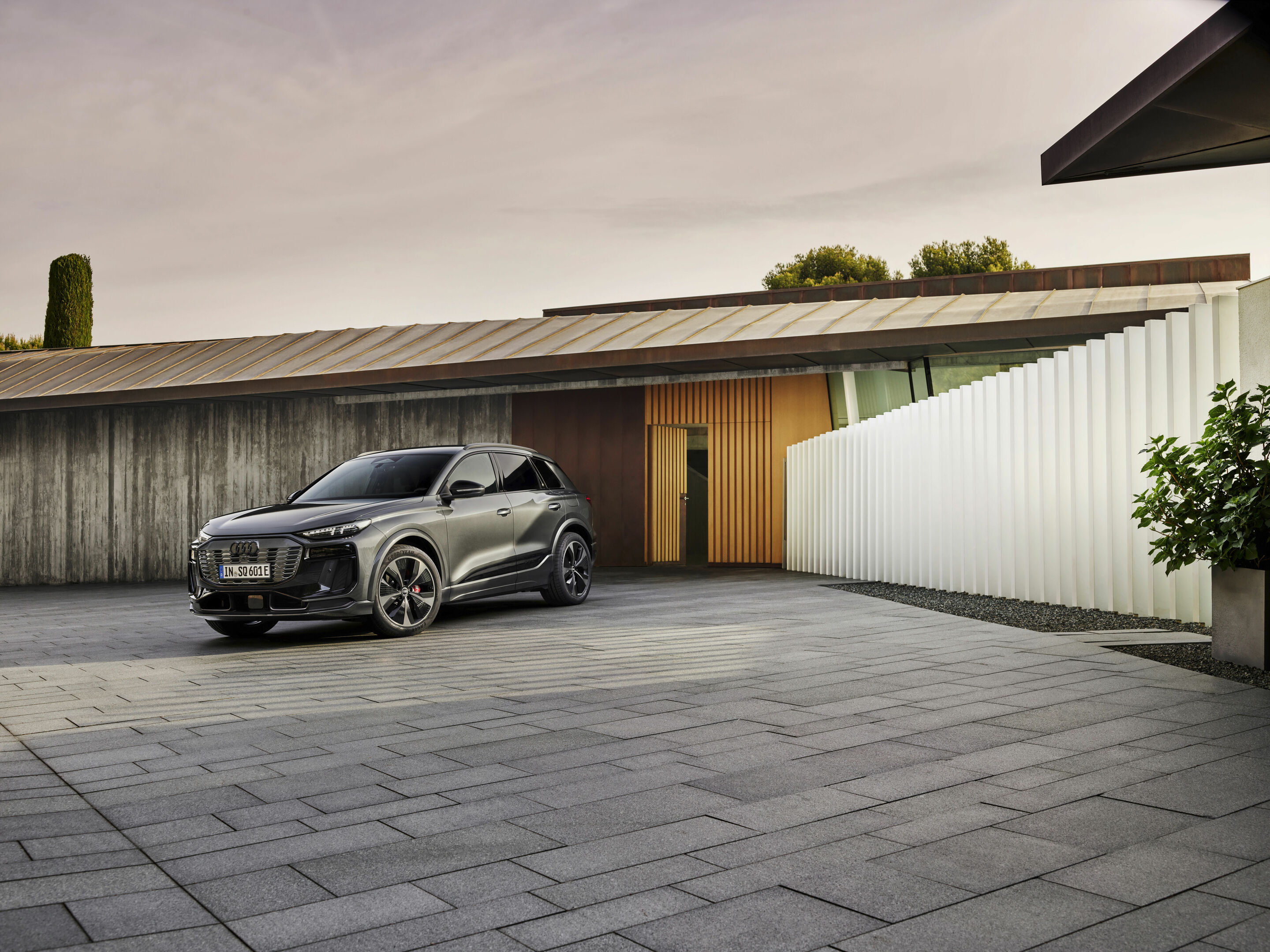 Audi SQ6 e-tron - Standaufnahme,
Farbe: Daytonagrau Perleffekt