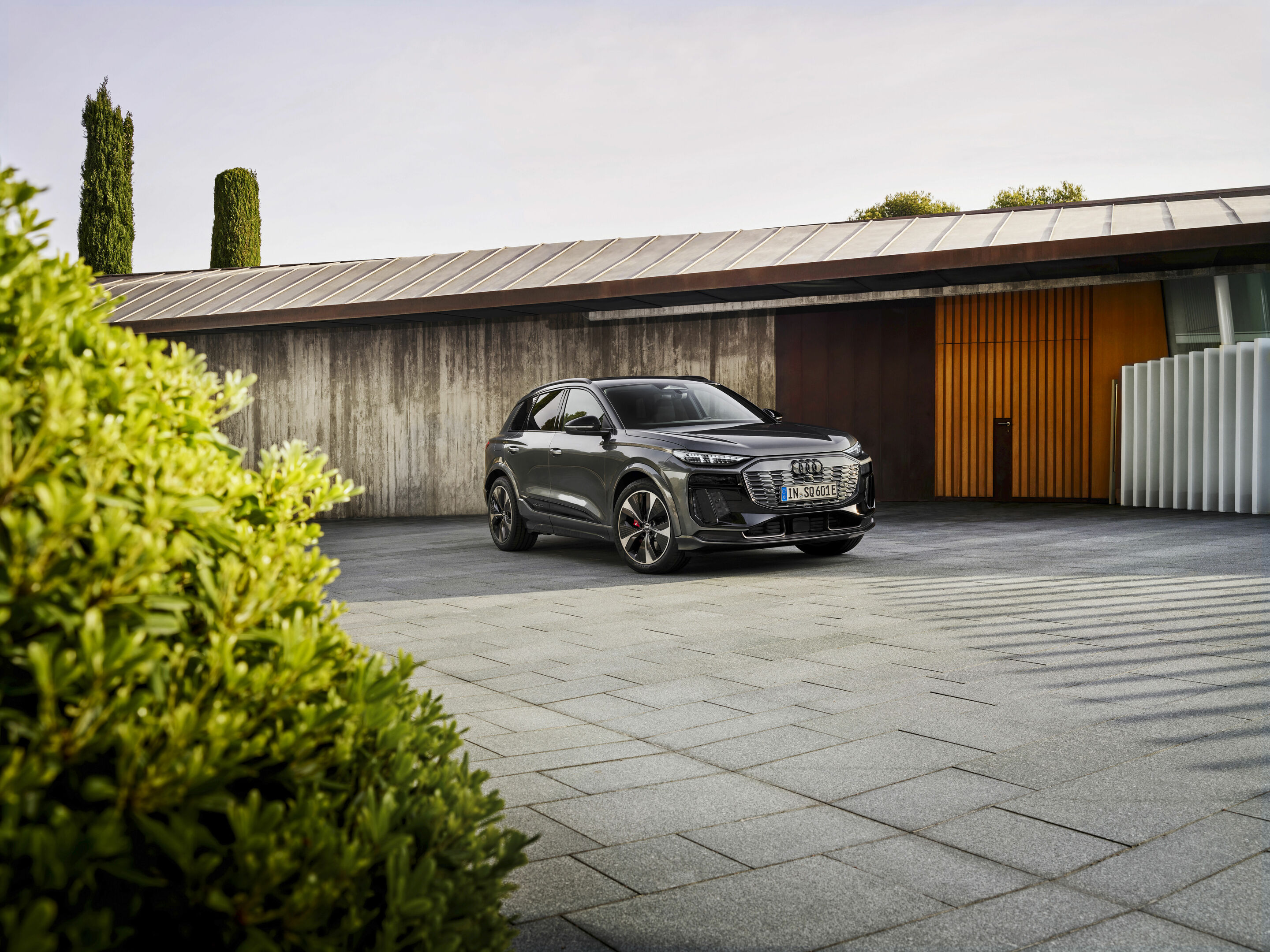 Audi SQ6 e-tron - Standaufnahme,
Farbe: Daytonagrau Perleffekt
