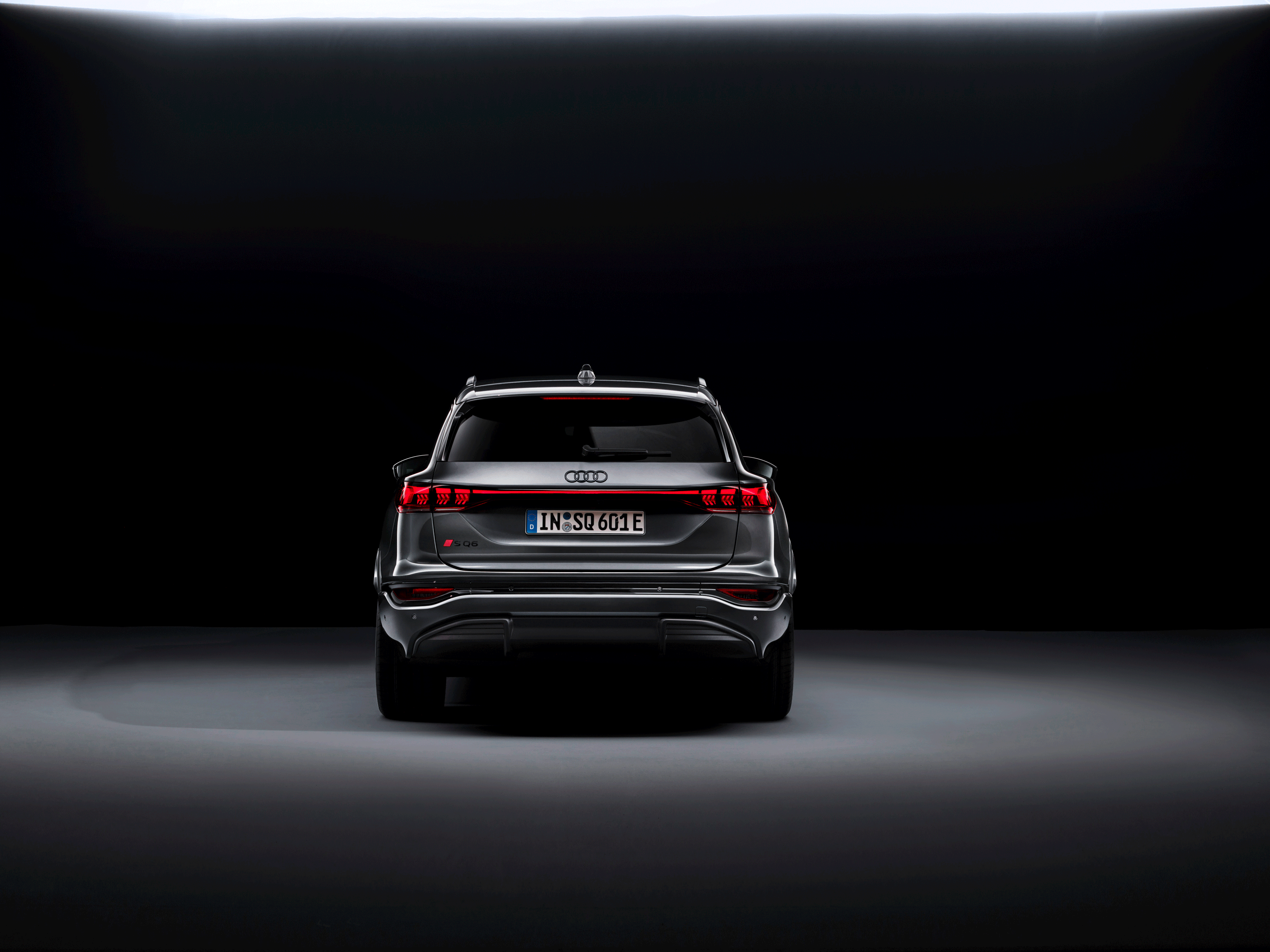Audi SQ6 e-tron - Standaufnahme,
Farbe: Daytonagrau Perleffekt