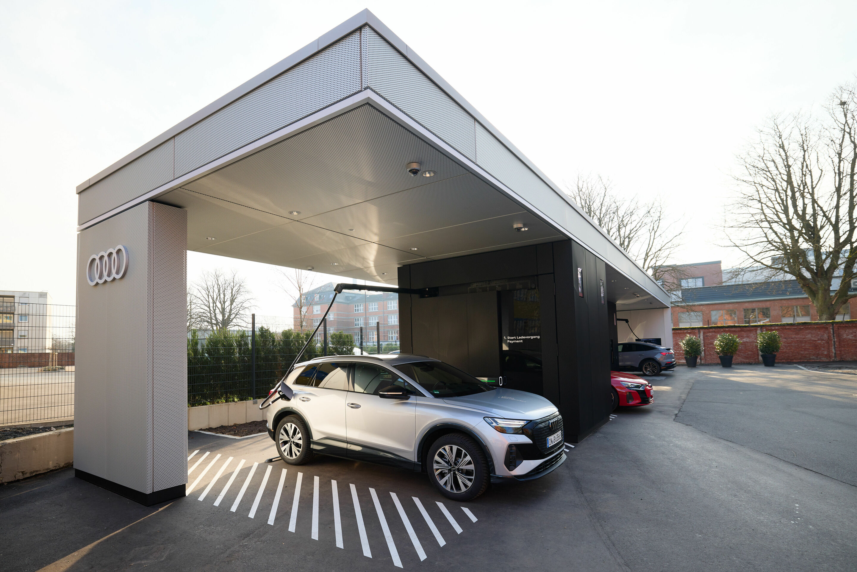 Audi charging hub Frankfurt - Swivel arms, plenty of space, and modern displays make operation easier.