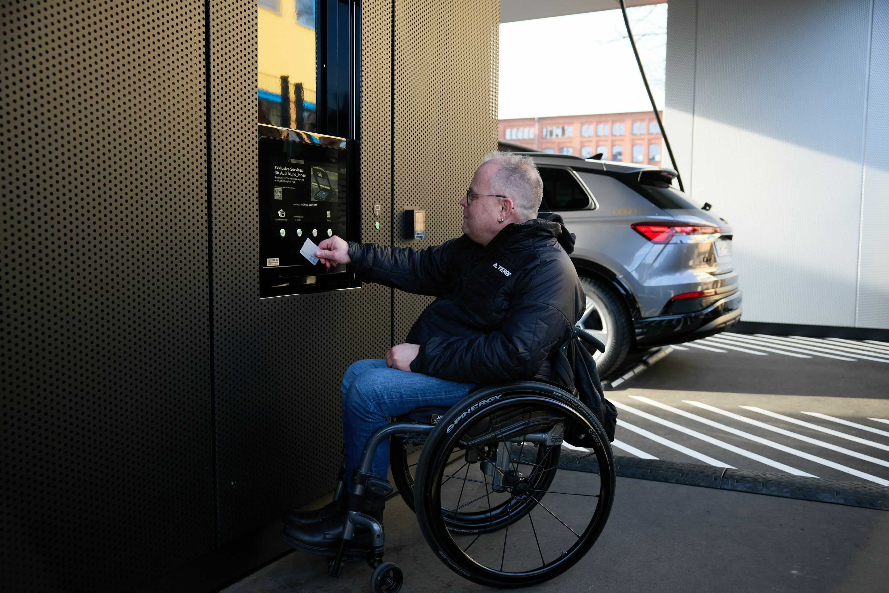 Audi charging hub Frankfurt - Audi customer Uwe Herrmann: "Features for greater accessibility, like those offered by the Audi charging hubs, would definitely make my life easier."