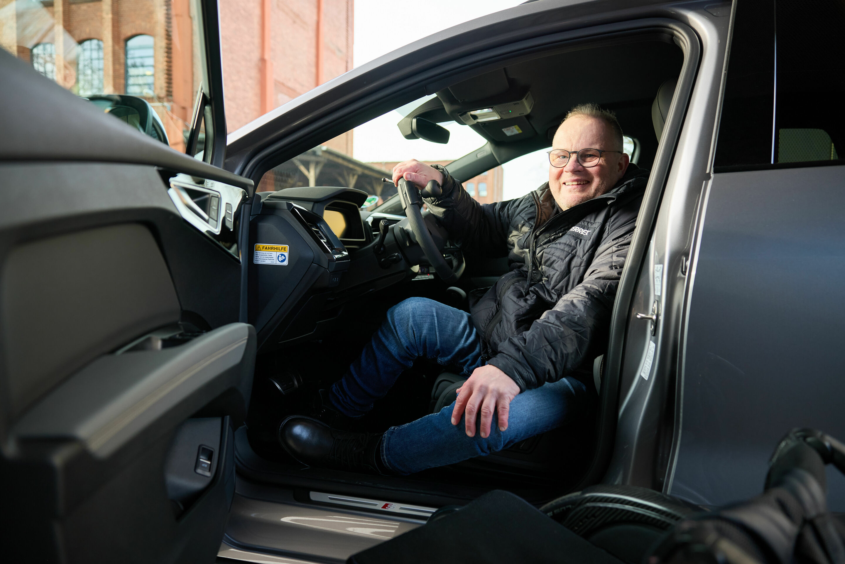 Audi charging hub Frankfurt - Audi customer and wheelchair user Uwe Herrmann: "I've never had any problems with Audi models."