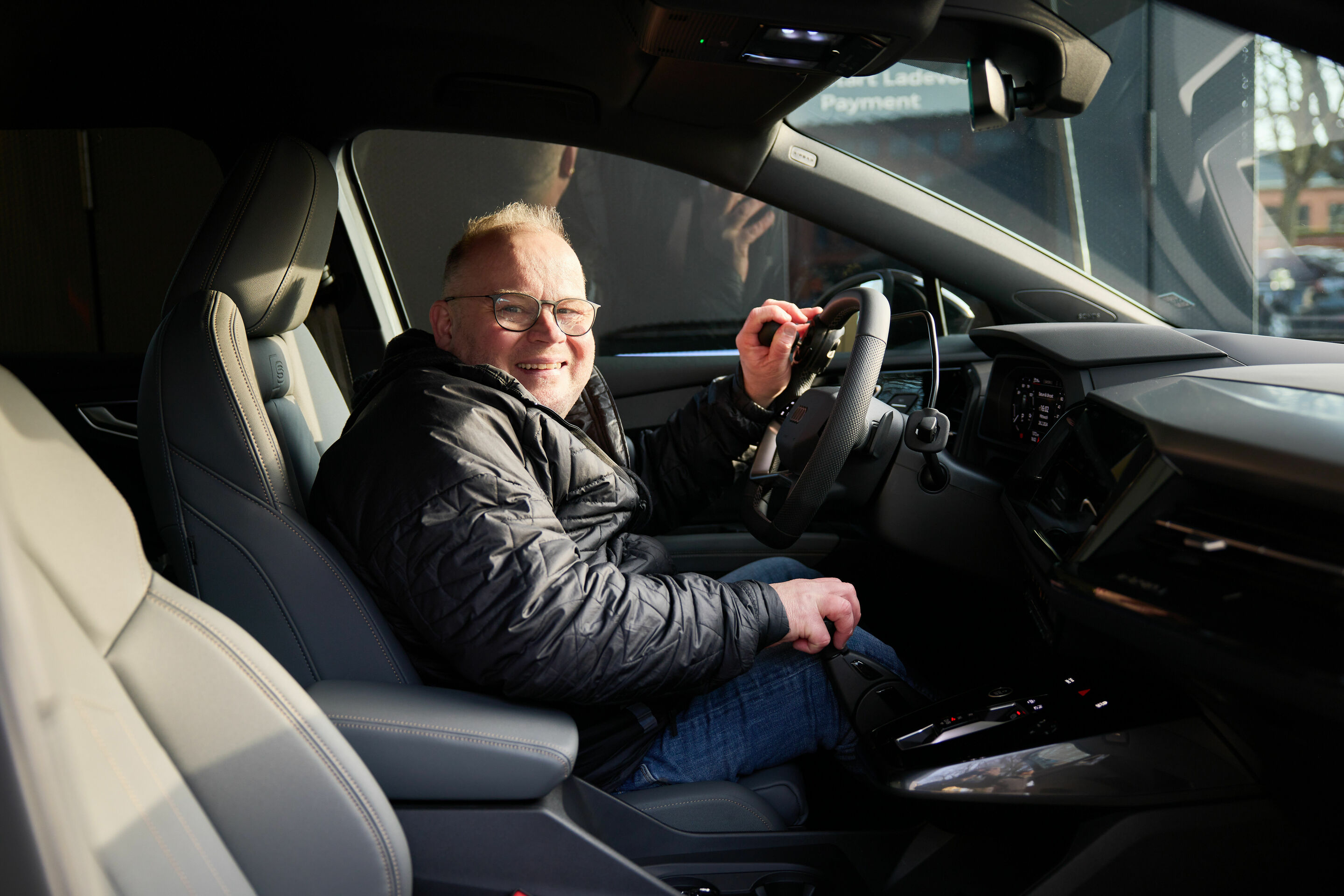 Audi charging hub Frankfurt - Audi customer and wheelchair user Uwe Herrmann: "I've never had any problems with Audi models."