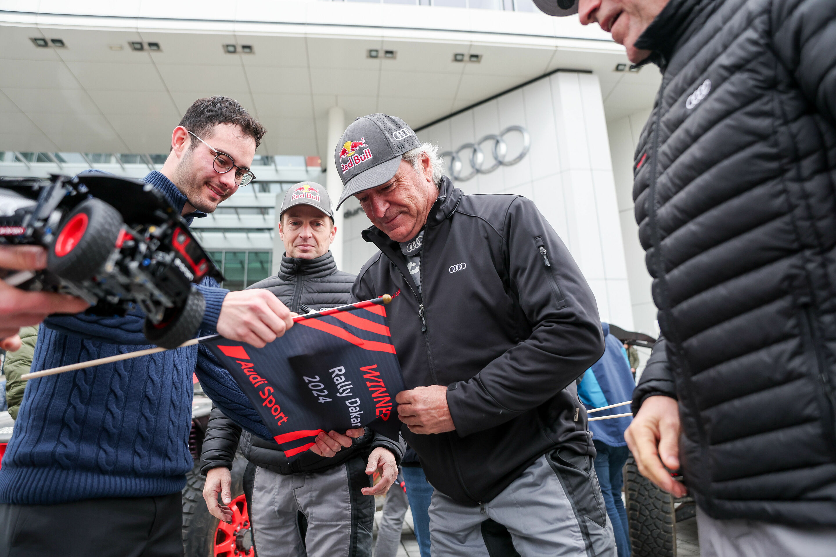 Siegesfeier Rallye Dakar 2024 - Carlos Sainz