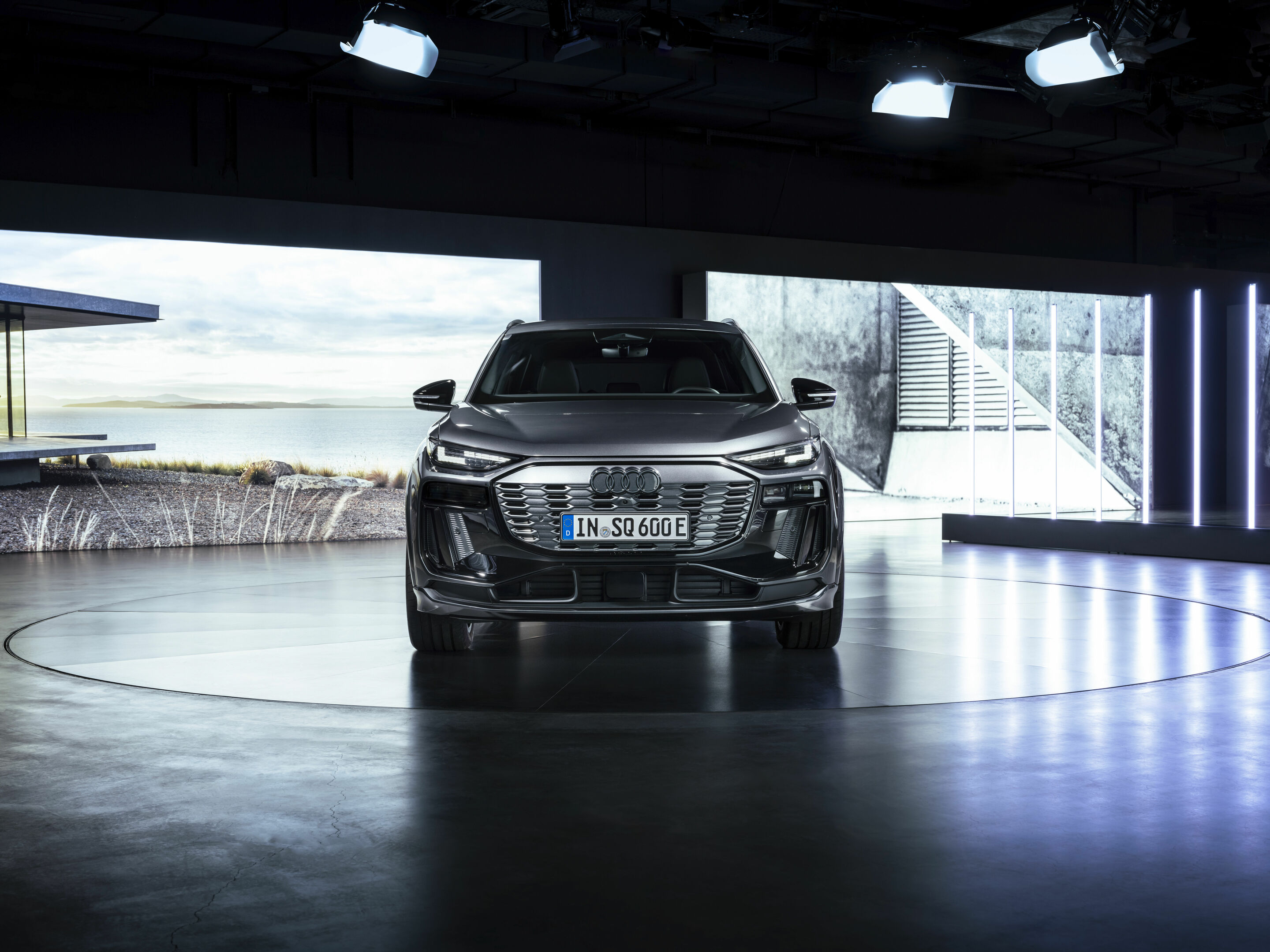 Audi SQ6 e-tron - Standaufnahme,
Farbe: Daytonagrau Perleffekt