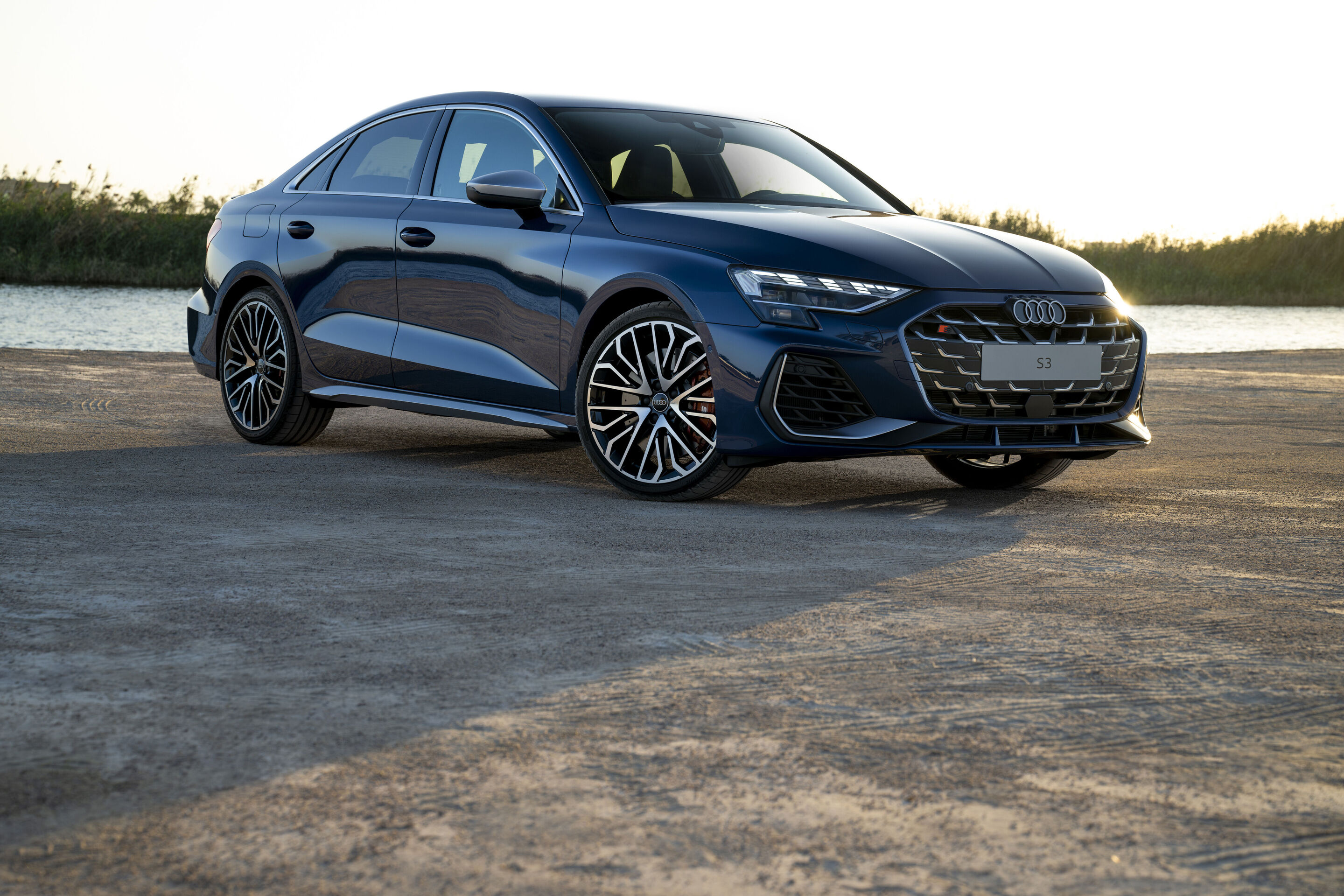 Audi S3 Limousine - Standaufnahme,
Farbe: Ascariblau Metallic