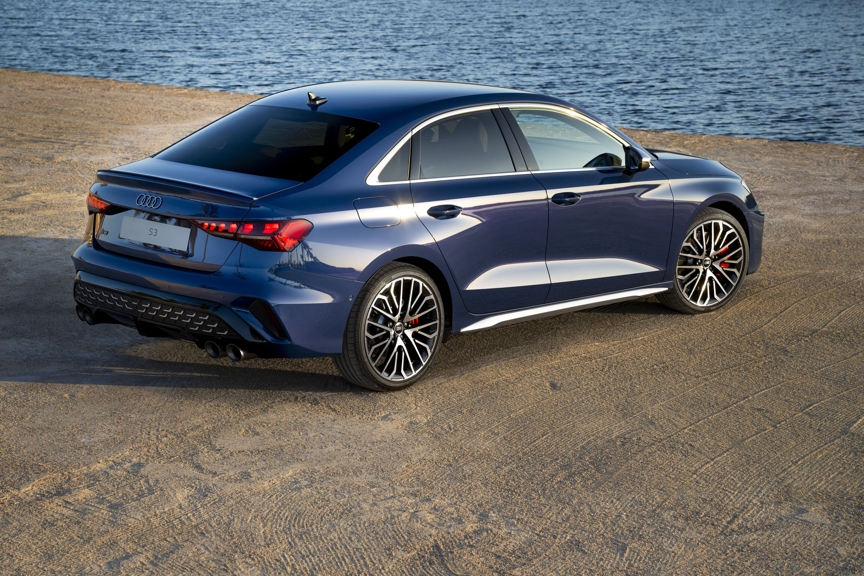 Audi S3 Limousine - Standaufnahme,
Farbe: Ascariblau Metallic