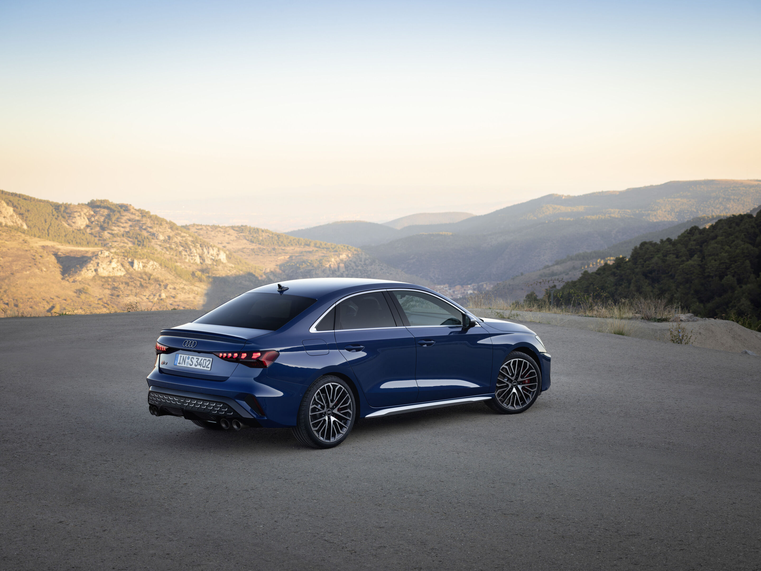 Audi S3 Limousine - Standaufnahme,
Farbe: Ascariblau Metallic
