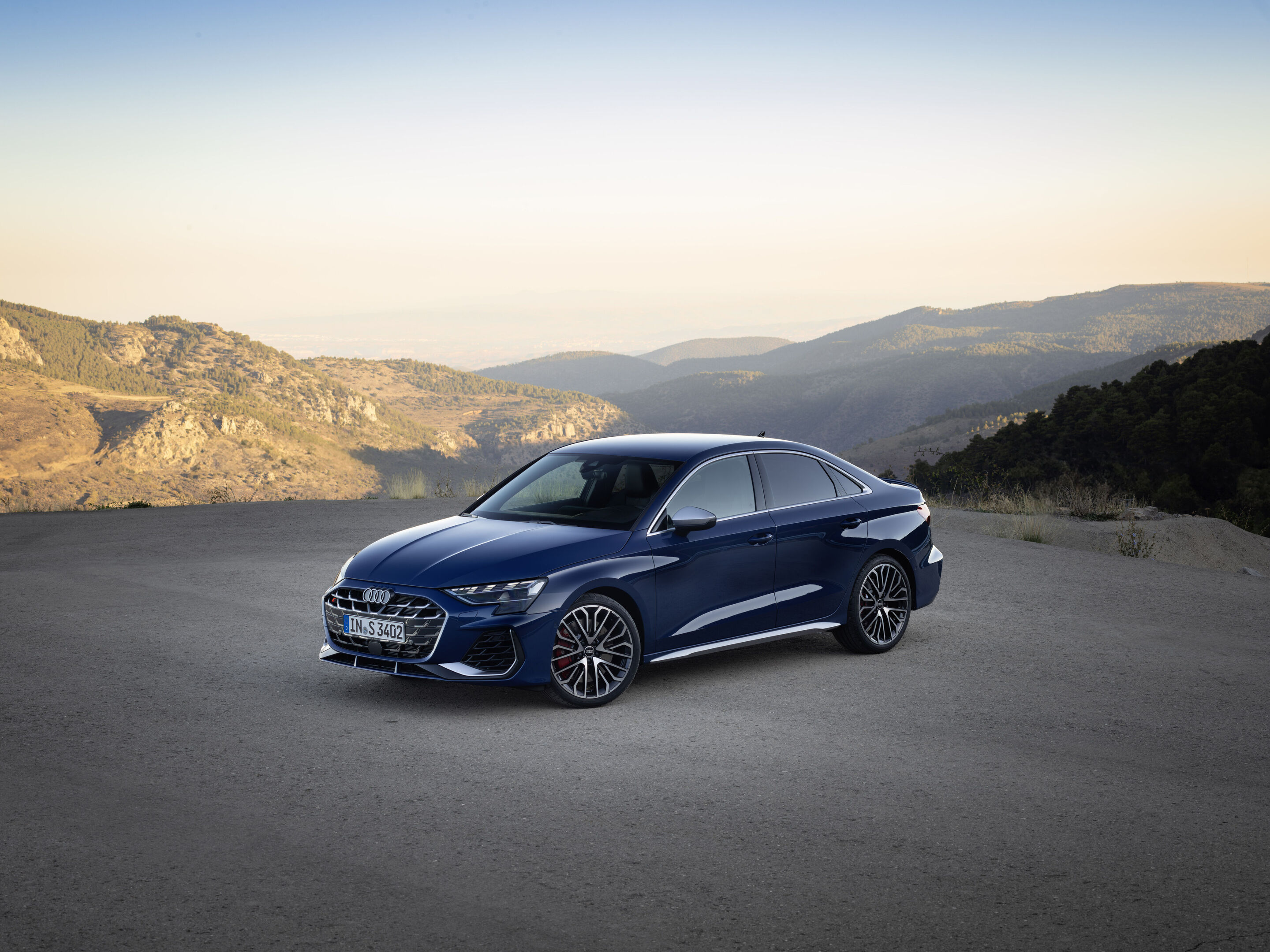 Audi S3 Limousine - Standaufnahme,
Farbe: Ascariblau Metallic