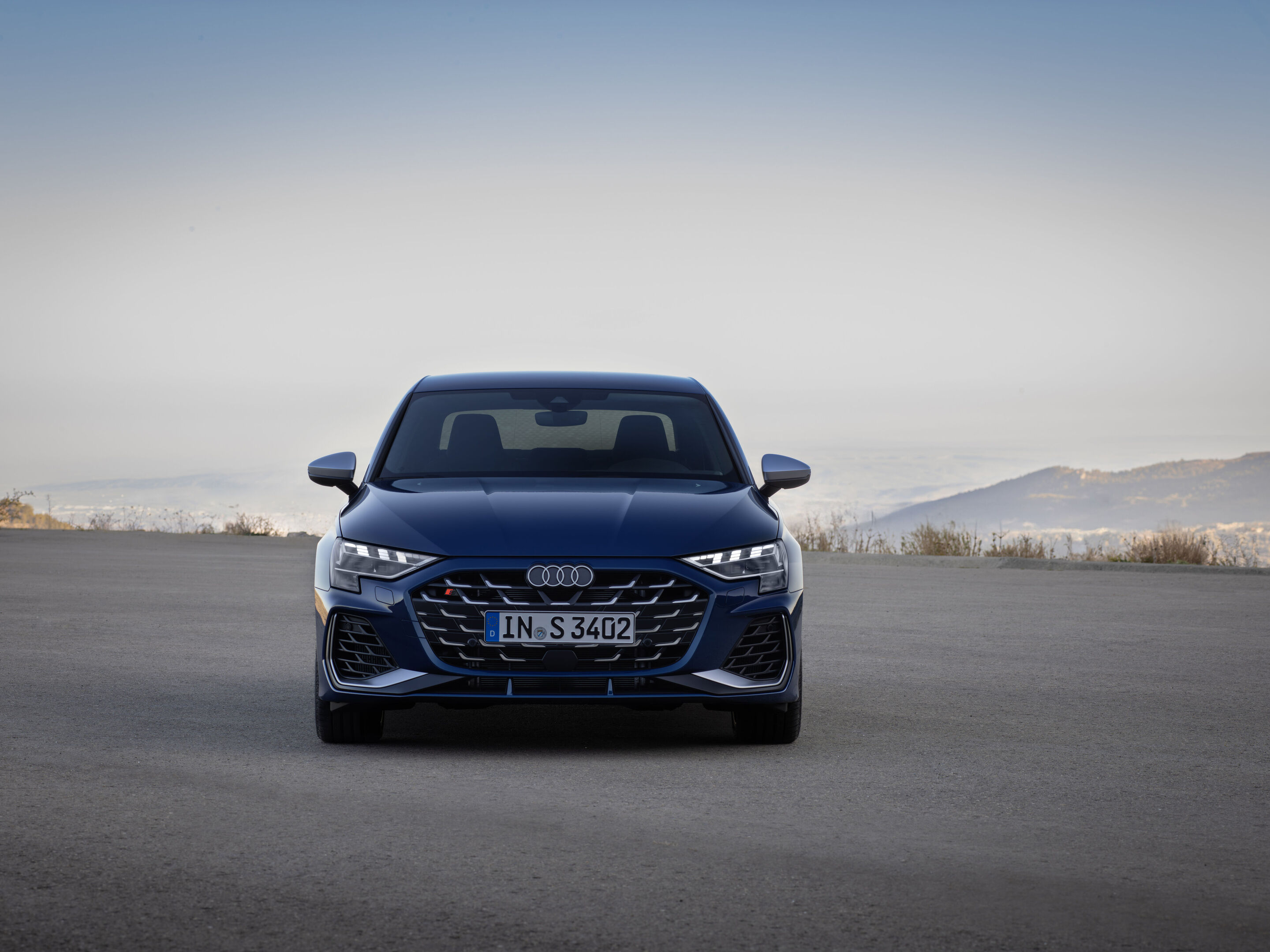 Audi S3 Limousine - Standaufnahme,
Farbe: Ascariblau Metallic