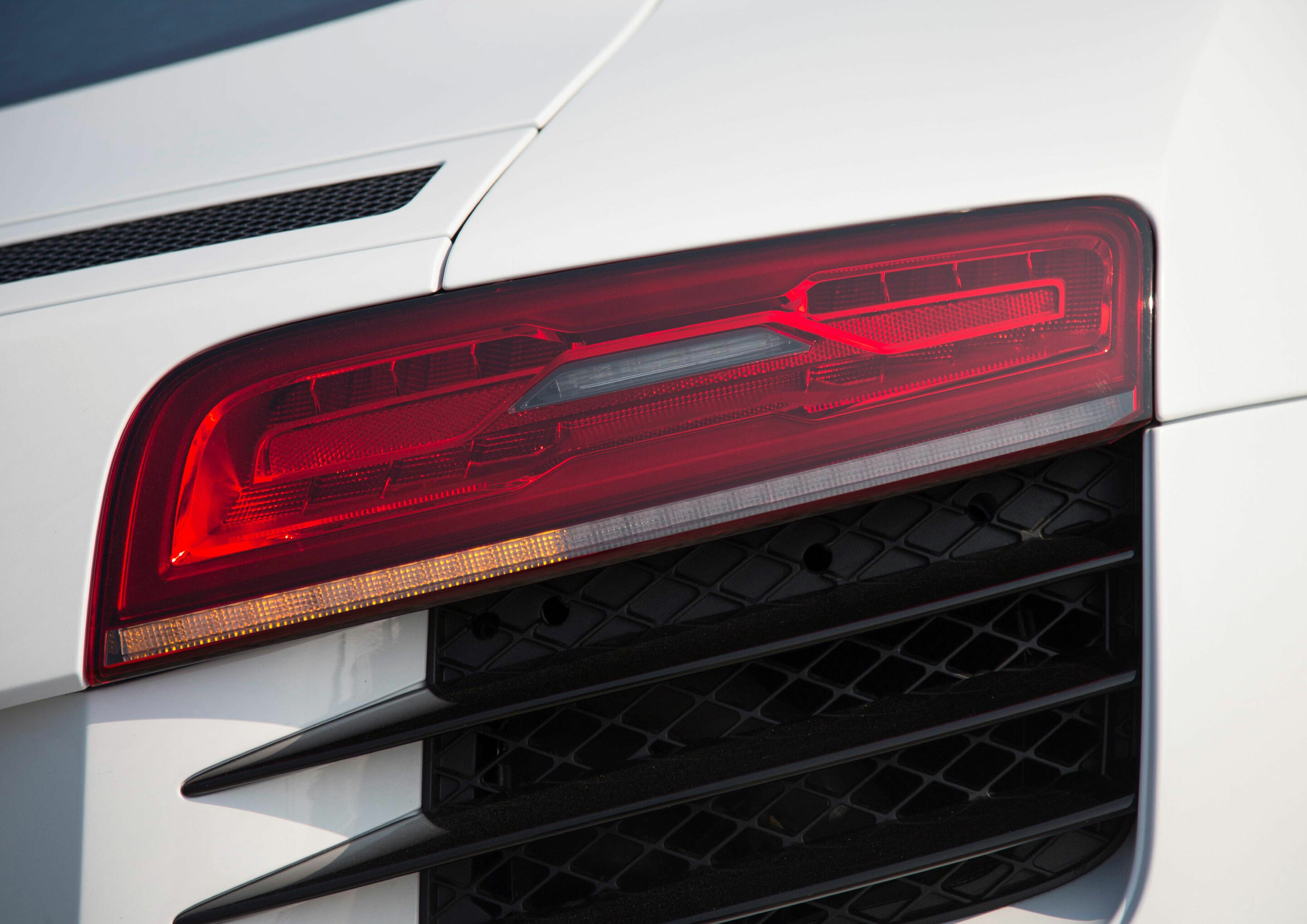 Lichttechnologie - Audi R8  
Blinker mit dynamisierter Anzeige
