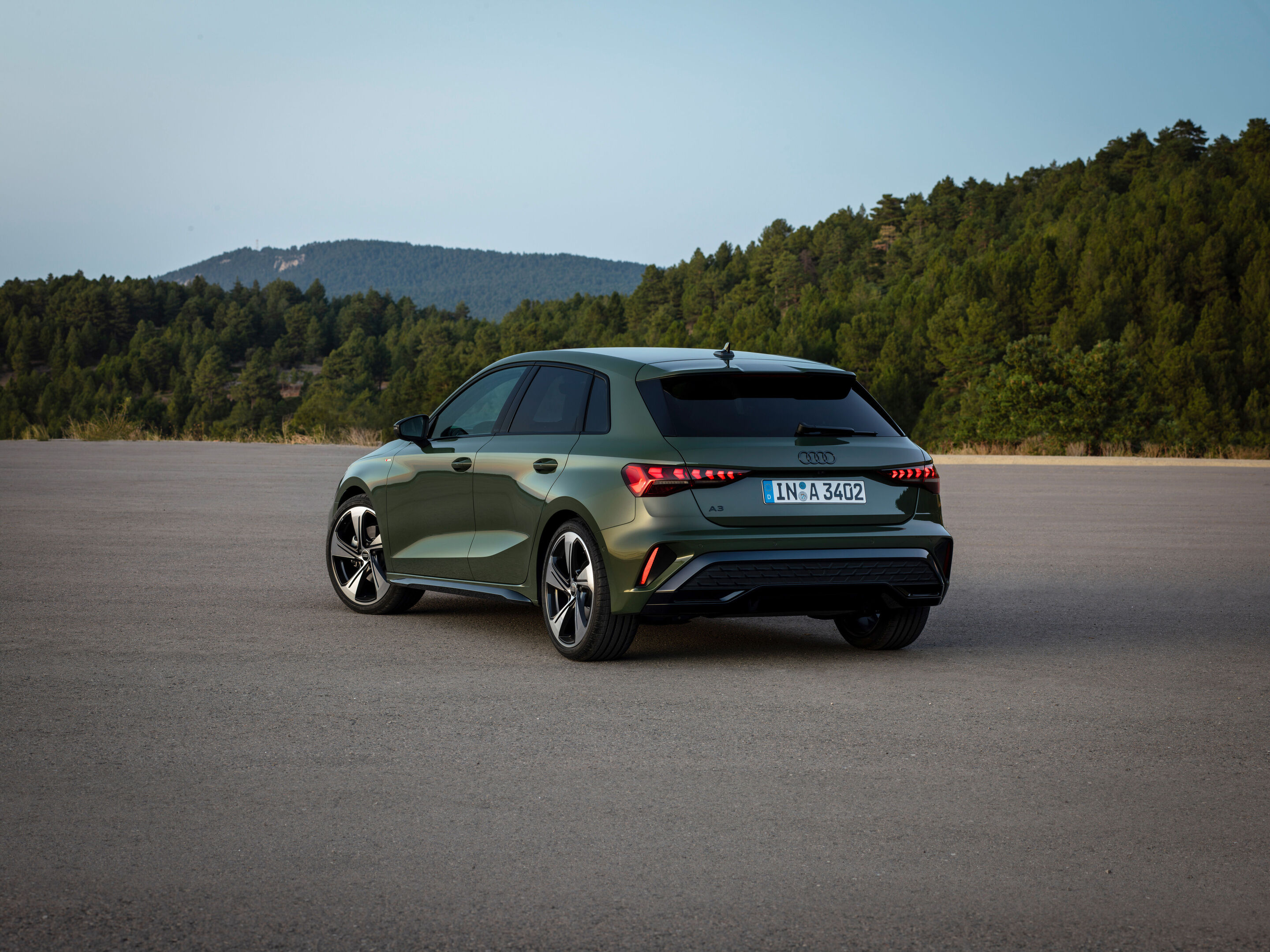 Audi A3 Sportback - Standaufnahme, 
Farbe: Distriktgrün Metallic