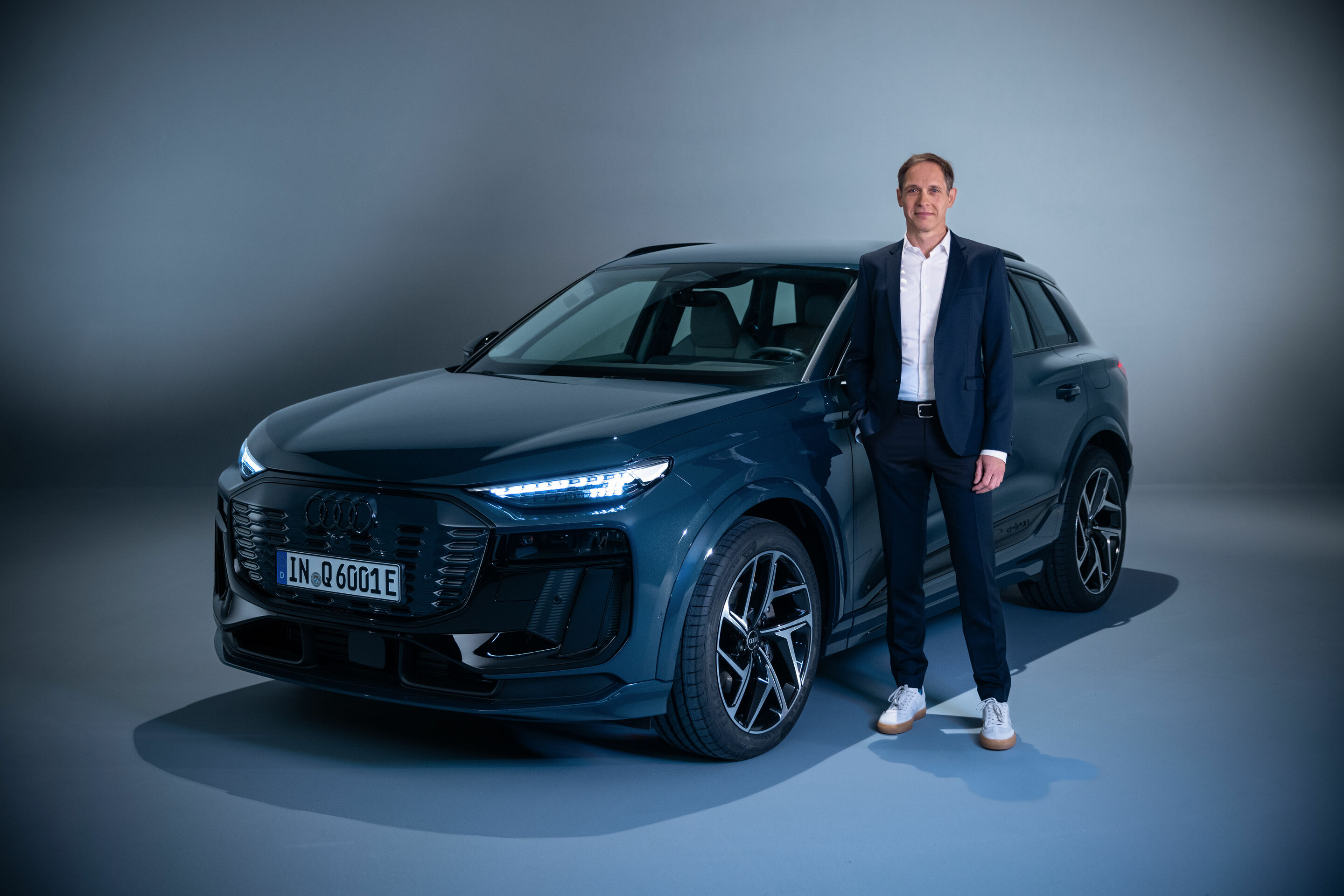 Audi Board Member for Production Gerd Walker - Audi Board Member for Production Gerd Walker welcomes the fact that the Audi Q6 e-tron model series will bring further expertise and technologies to the Ingolstadt site.