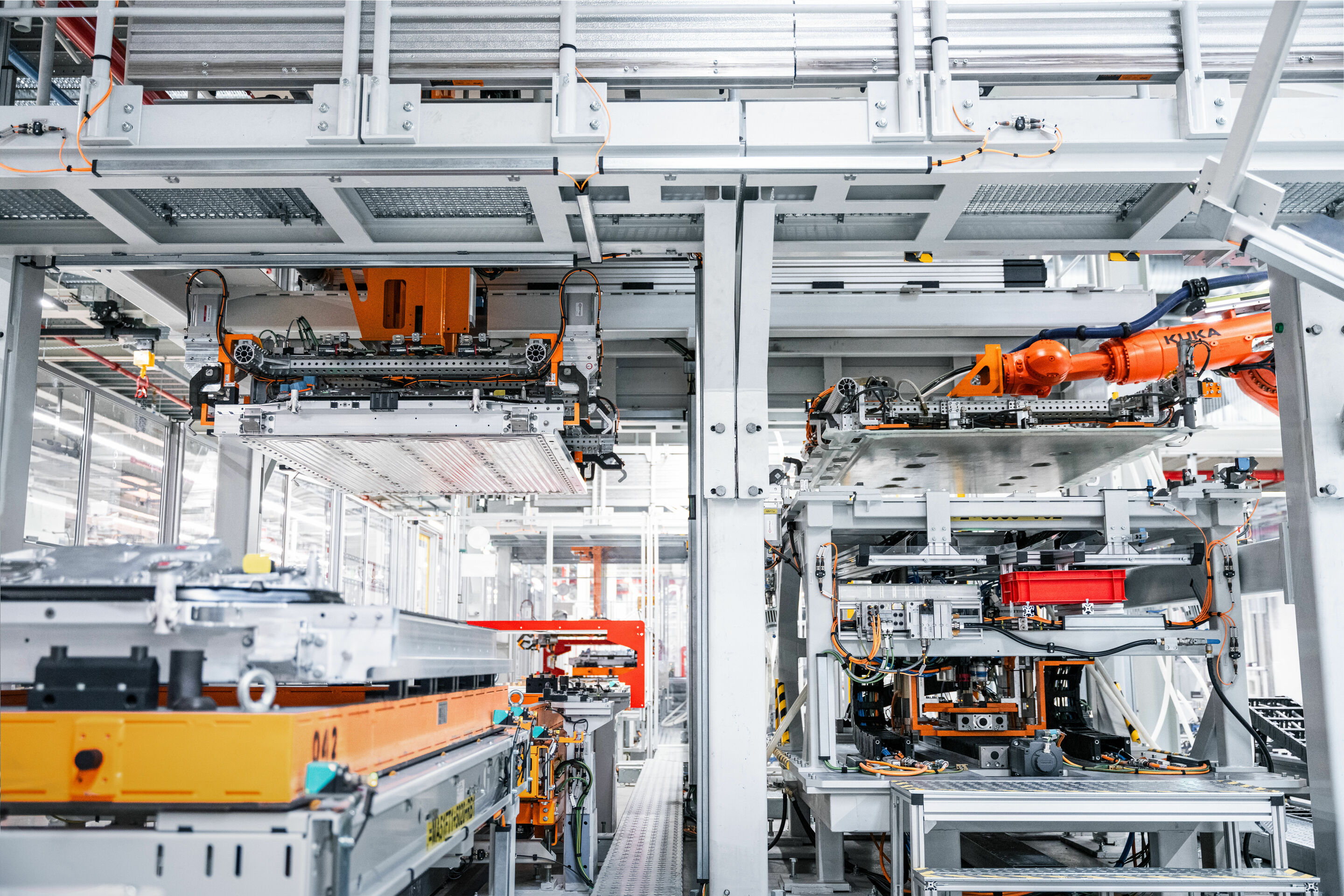 Production Audi Q6 e-tron at the Ingolstadt site - Highly automated battery assembly