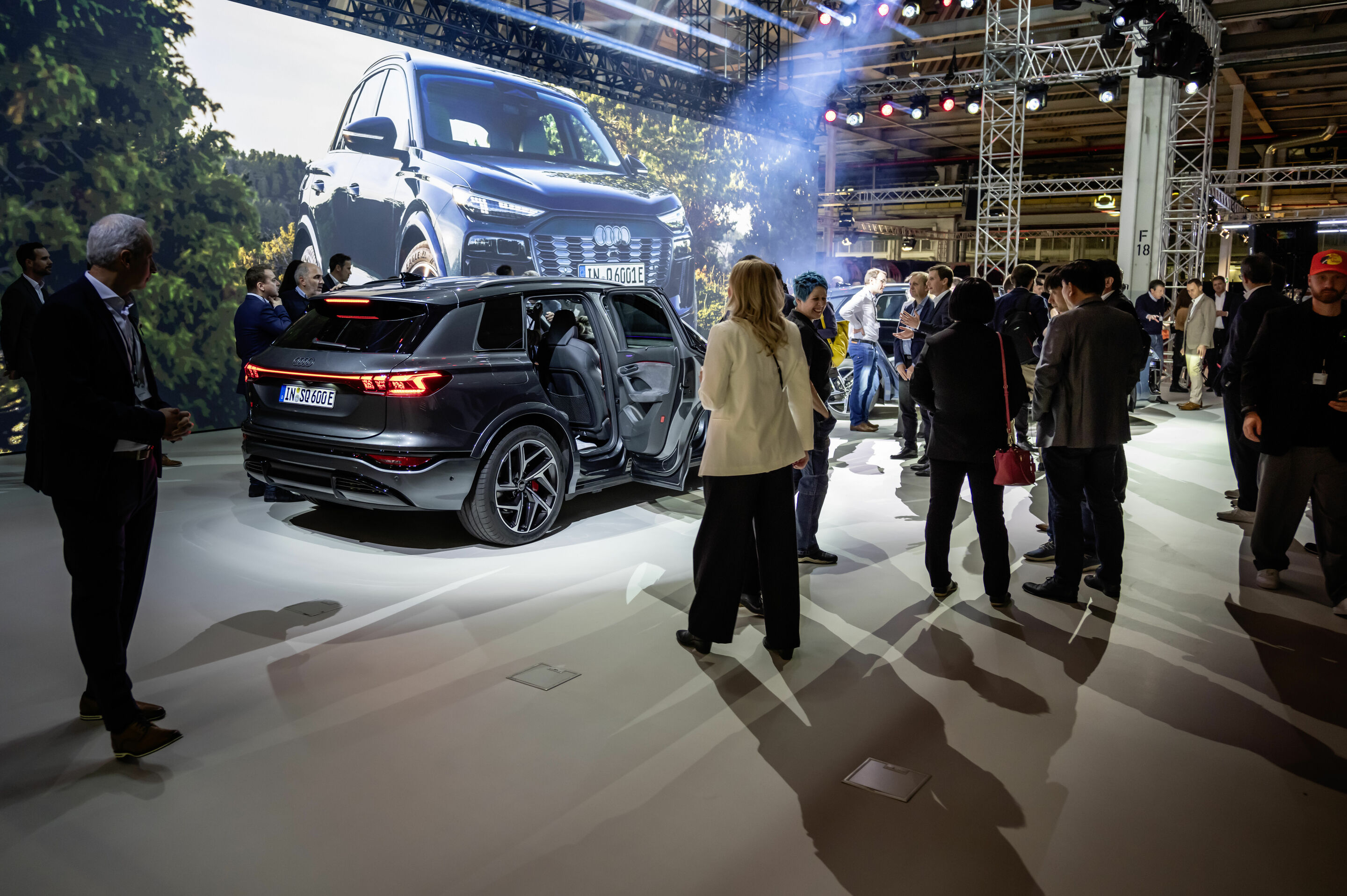 Weltpremiere des Audi Q6 e-tron am 18. März 2024 in der Ingolstädter Produktion - Weltpremiere des Audi Q6 e-tron am 18. März 2024 in der Ingolstädter Produktion