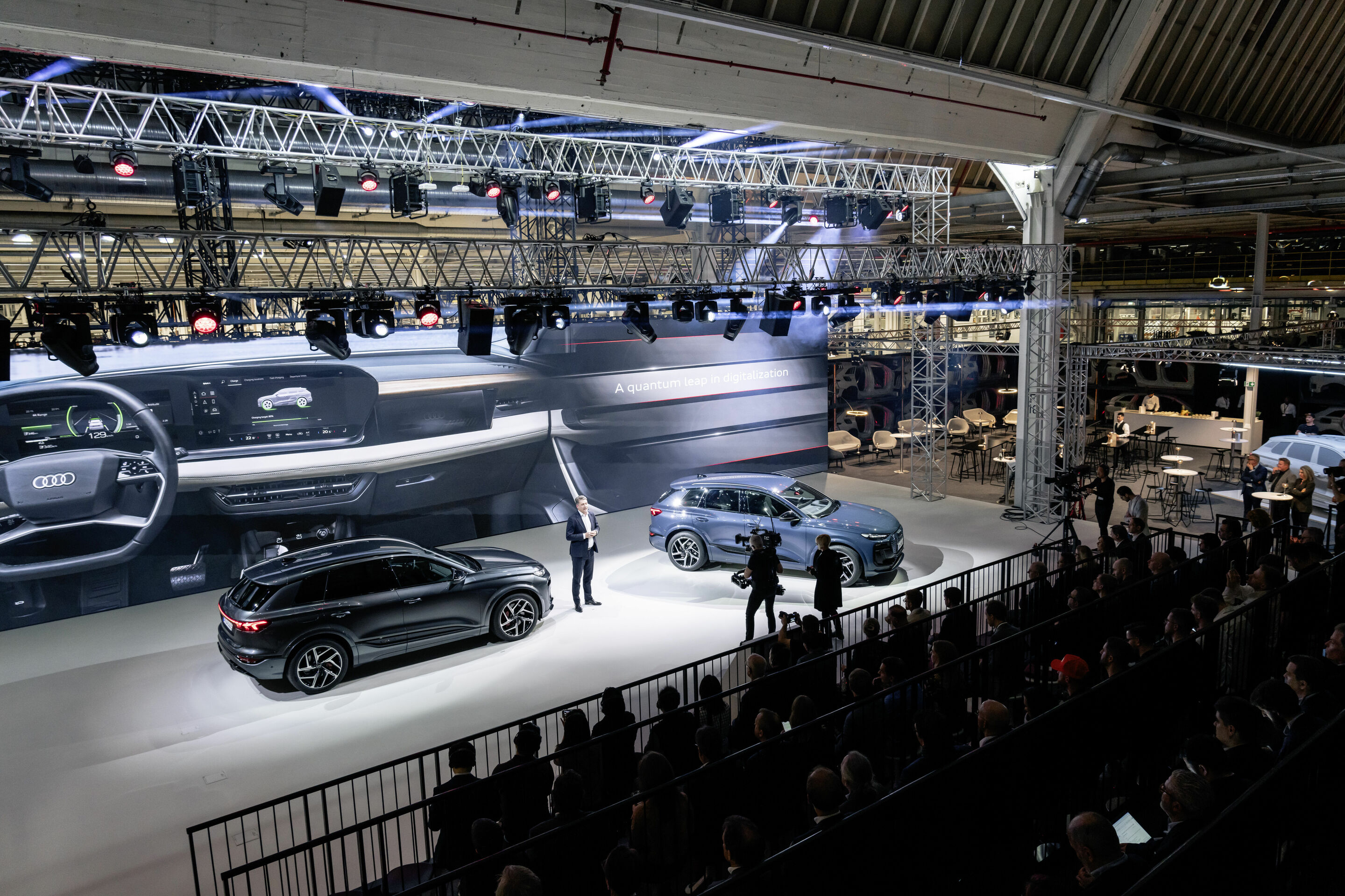 Weltpremiere des Audi Q6 e-tron am 18. März 2024 in der Ingolstädter Produktion - Weltpremiere des Audi Q6 e-tron am 18. März 2024 in der Ingolstädter Produktion