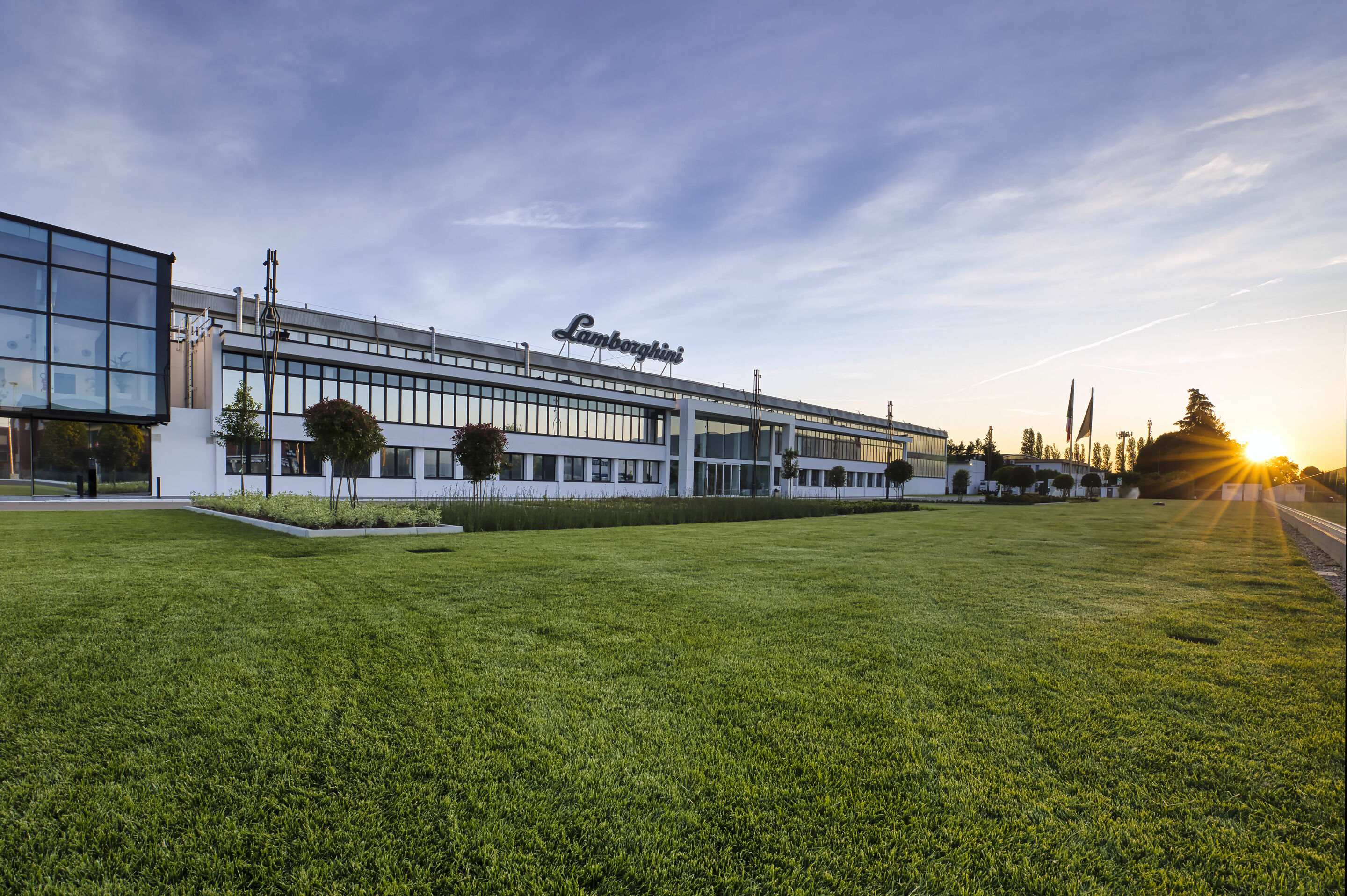 Automobili Lamborghini closes 2023 by setting unprecedented records - Automobili Lamborghini closes 2023 by setting unprecedented records