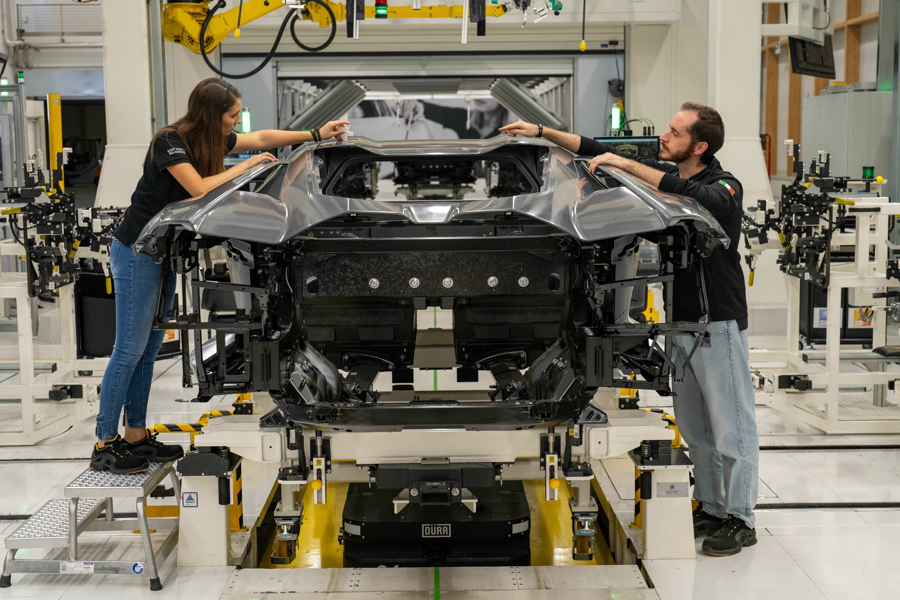 Automobili Lamborghini closes 2023 by setting unprecedented records - Automobili Lamborghini closes 2023 by setting unprecedented records
