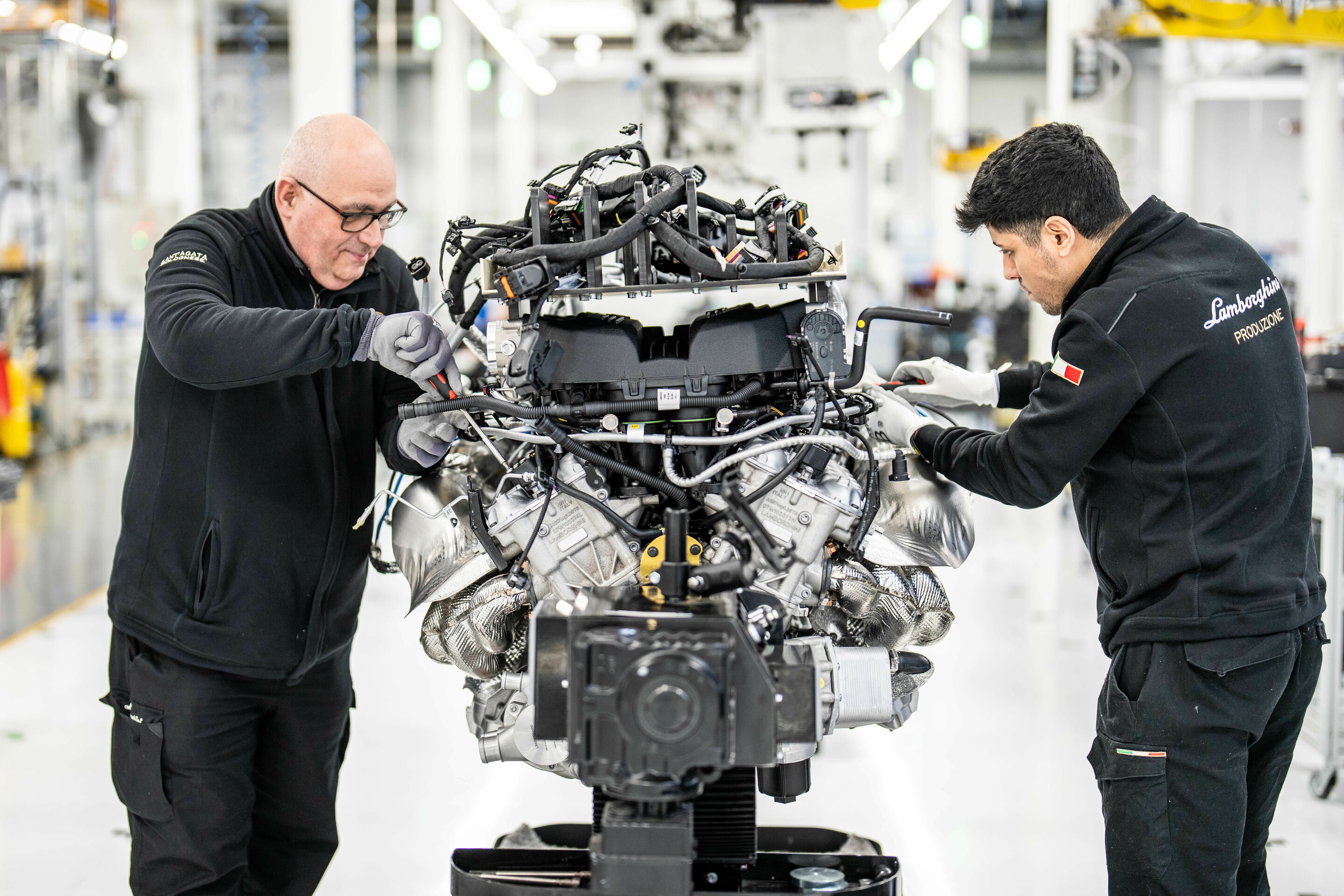 Automobili Lamborghini closes 2023 by setting unprecedented records - Automobili Lamborghini closes 2023 by setting unprecedented records