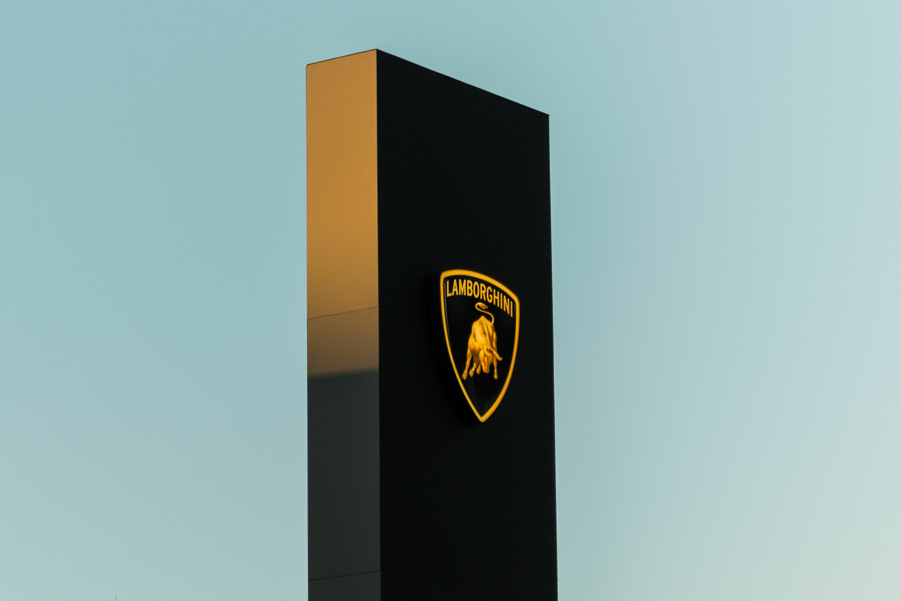 Automobili Lamborghini closes 2023 by setting unprecedented records - Automobili Lamborghini closes 2023 by setting unprecedented records