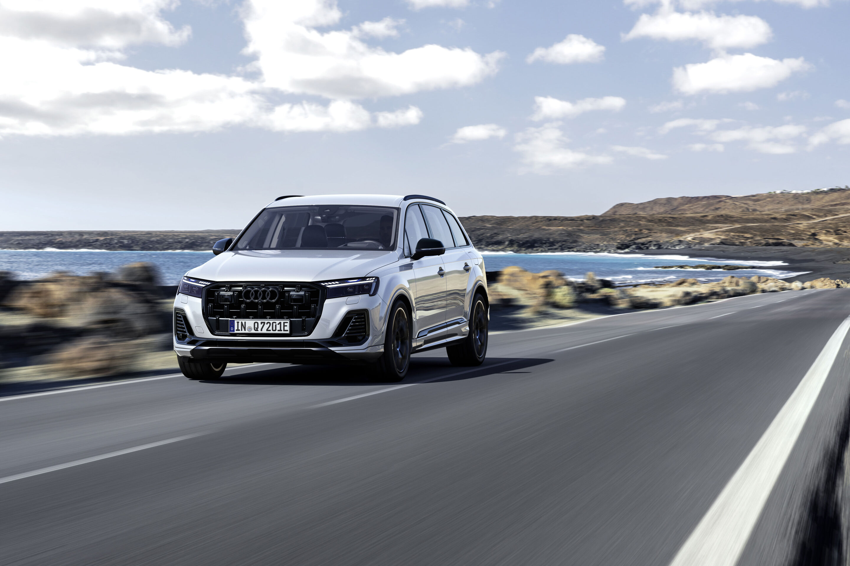 Audi Q7 TFSI e quattro (until 2026) - Dynamic photo,
Colour: Satellite silver, metallic