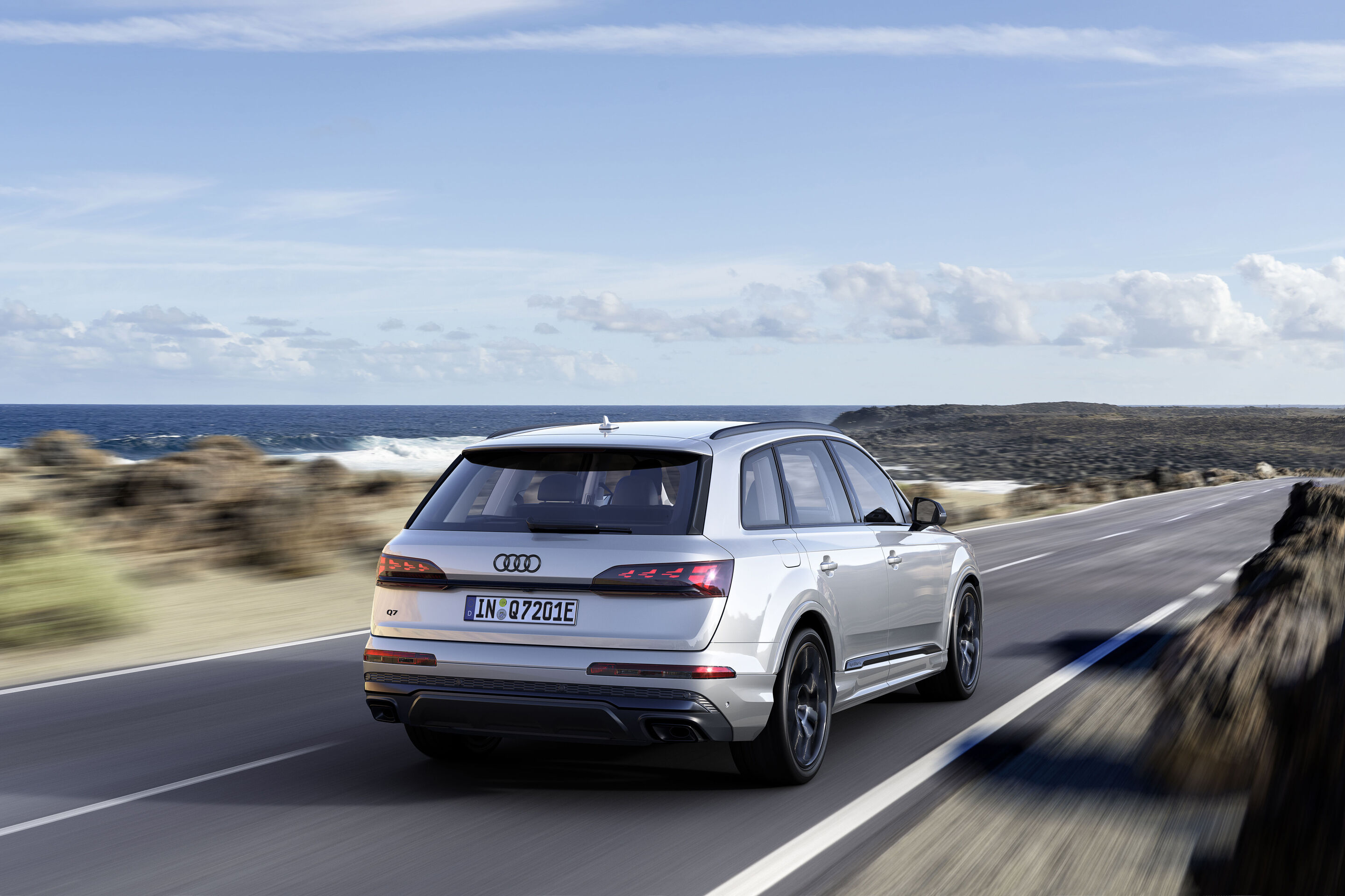 Audi Q7 TFSI e quattro (until 2026) - Dynamic photo,
Colour: Satellite silver, metallic