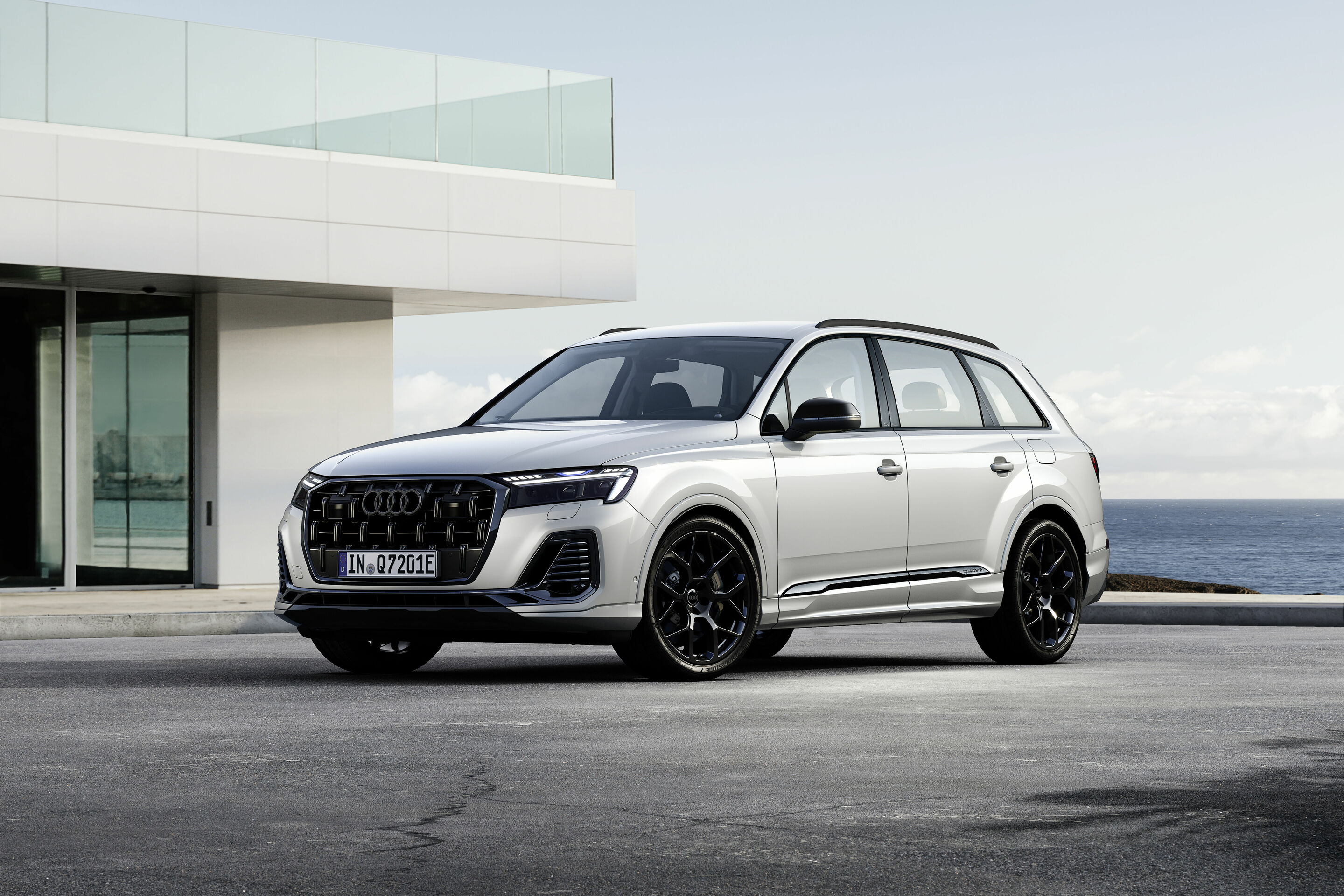 Audi Q7 TFSI e quattro (bis 2026) - Standaufnahme, 
Farbe: Satellitsilber Metallic