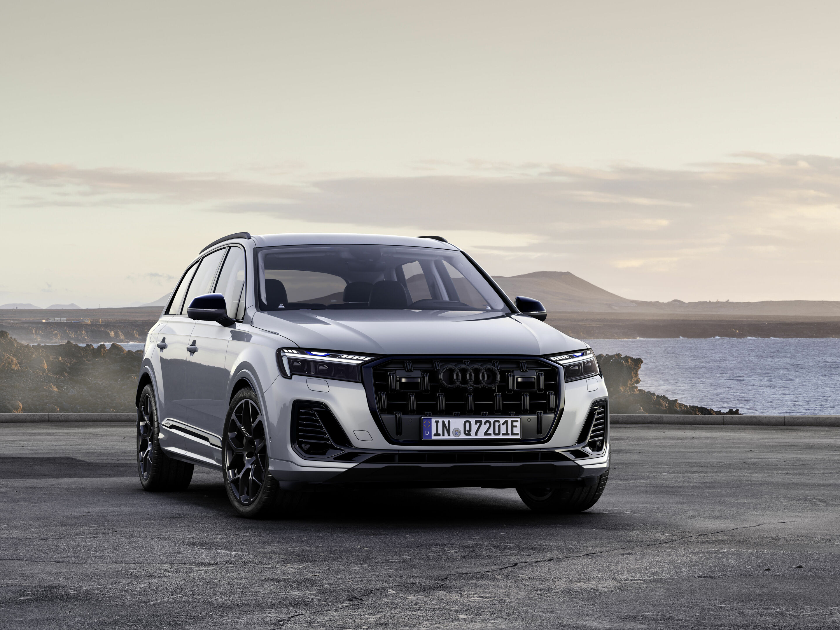Audi Q7 TFSI e quattro (until 2026) - Static photo,
Colour: Satellite silver, metallic