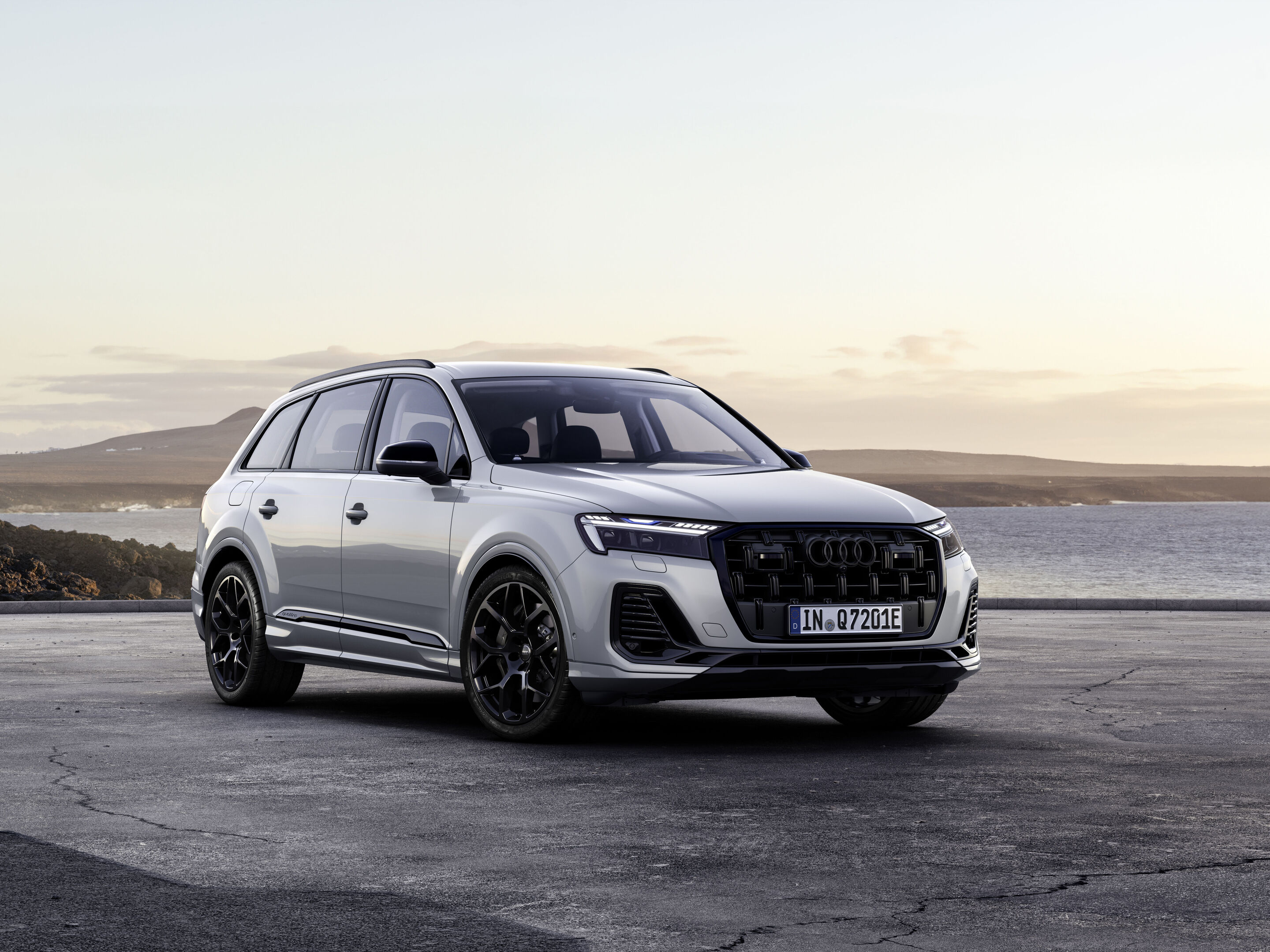 Audi Q7 TFSI e quattro (until 2026) - Static photo,
Colour: Satellite silver, metallic