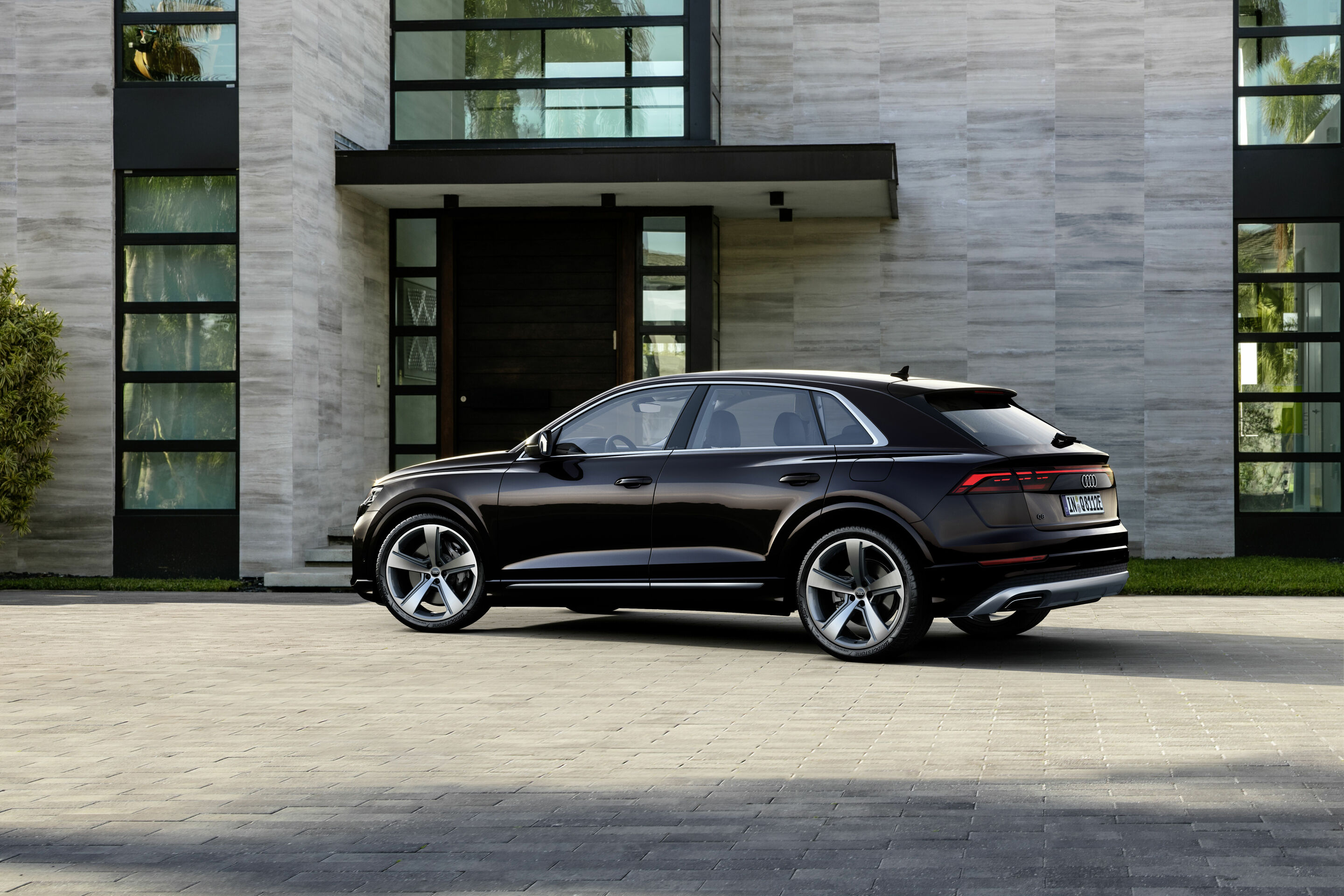 Audi Q8 TFSI e quattro - Standaufnahme, 
Farbe: Tamarindenbraun Metallic