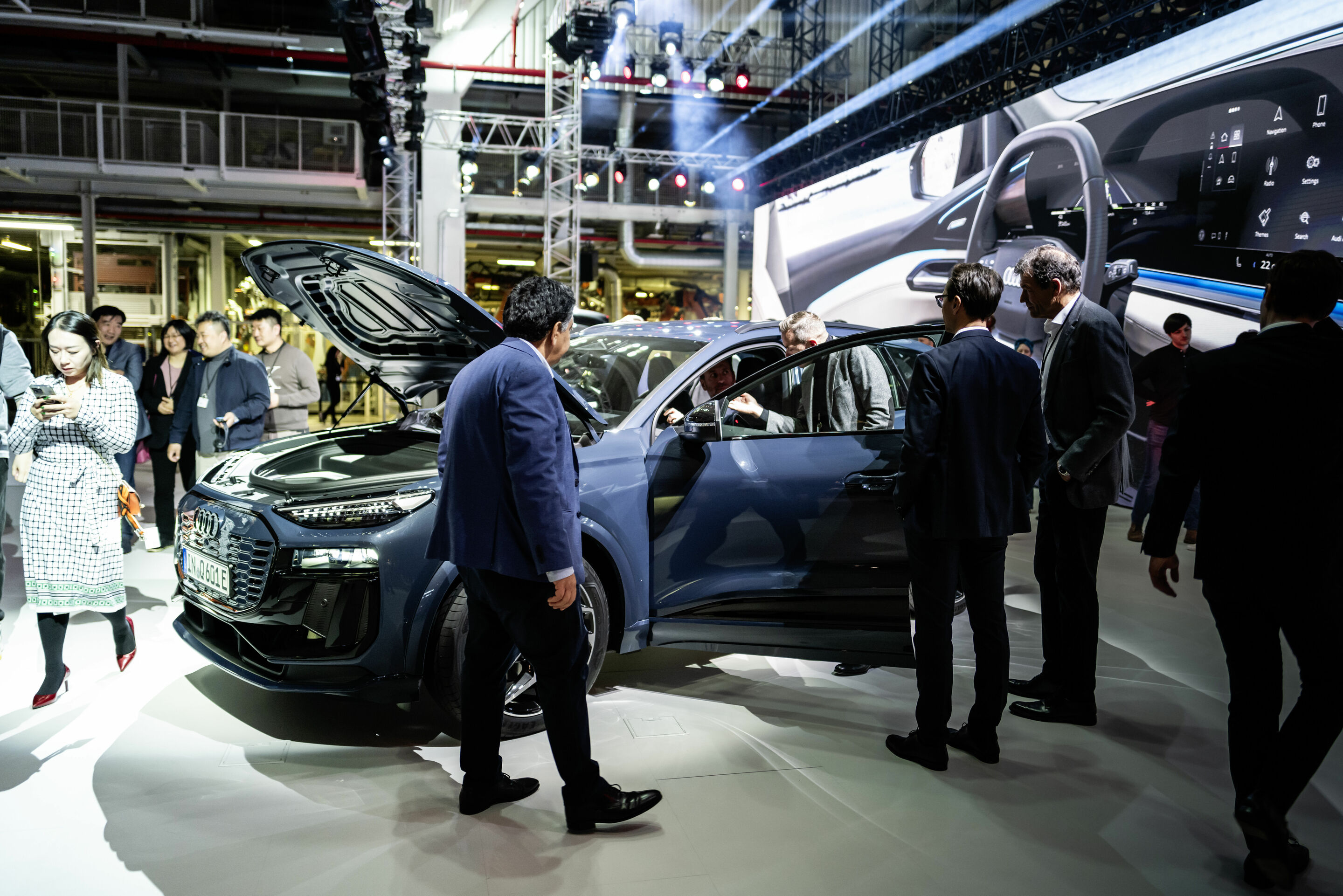 Weltpremiere des Audi Q6 e-tron am 18. März 2024 in der Ingolstädter Produktion - Weltpremiere des Audi Q6 e-tron am 18. März 2024 in der Ingolstädter Produktion
